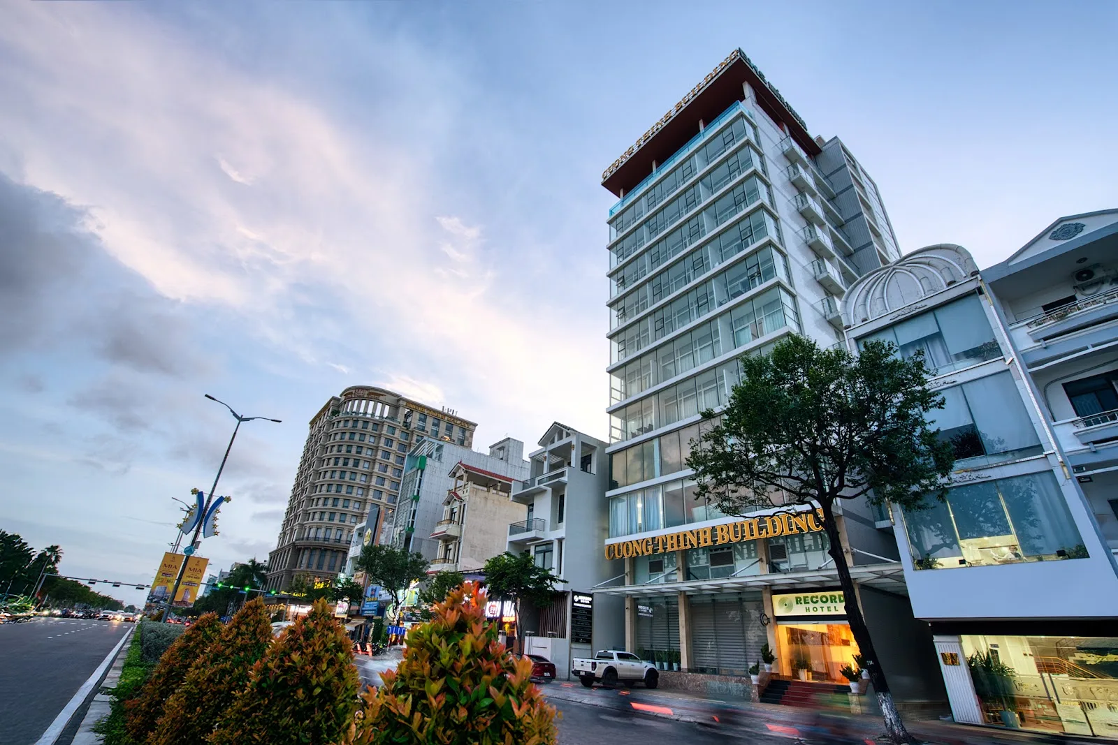 Record Hotel Da Nang - Khách Sạn Có Hồ Bơi Tầng Thượng View Sông Tuyệt Đẹp