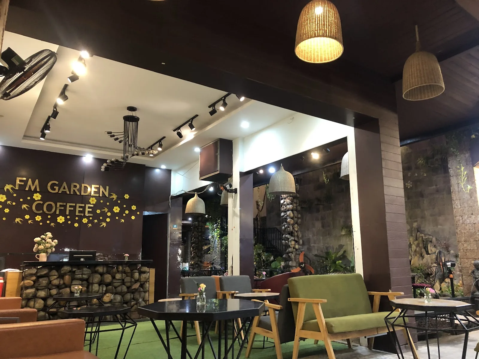 FM Garden Coffee Tọa Độ Quán Cà Phê Có Hồ Cá Koi Siêu Đẹp