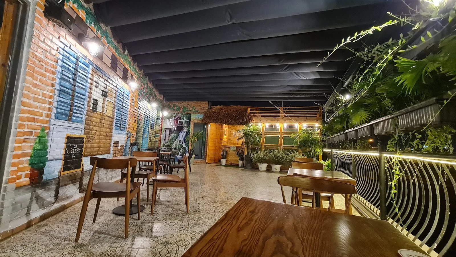 Riverside Garden Coffee And Drink - สัมผัสประสบการณ์กาแฟสวนริมน้ำที่ Hoa Xuan