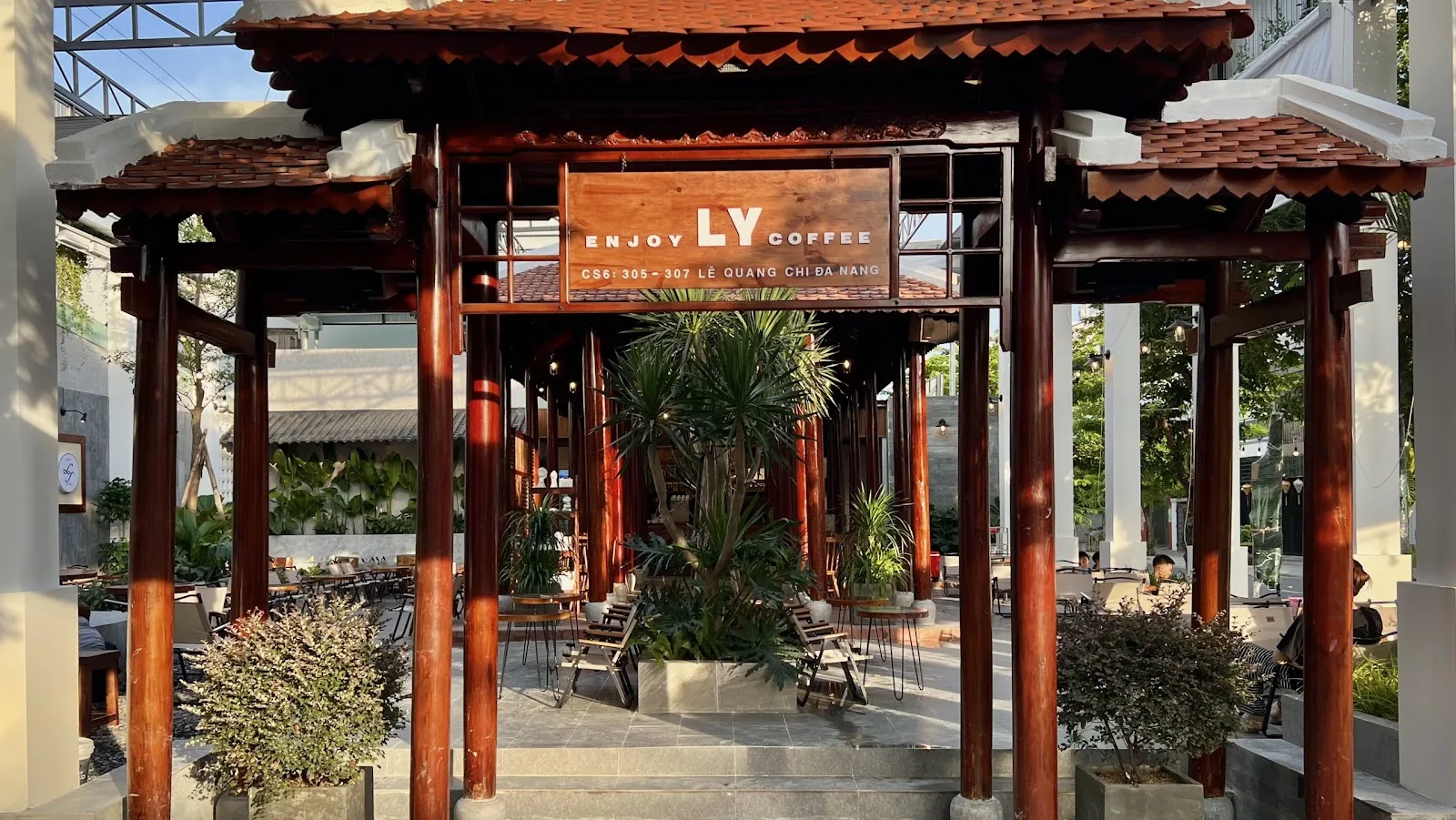 Enjoy Ly Coffee - 体验和春一家早开的宽敞咖啡馆