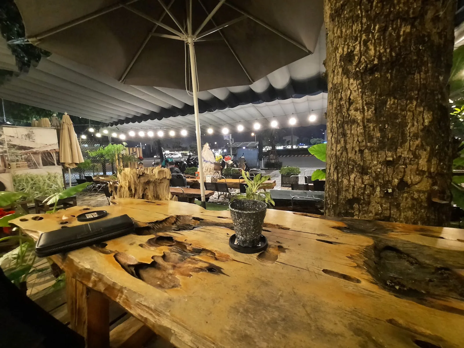 Pi1993cafe – คาเฟ่มุมถนนสุดฮิป บรรยากาศสงบในย่านฮวาซวน