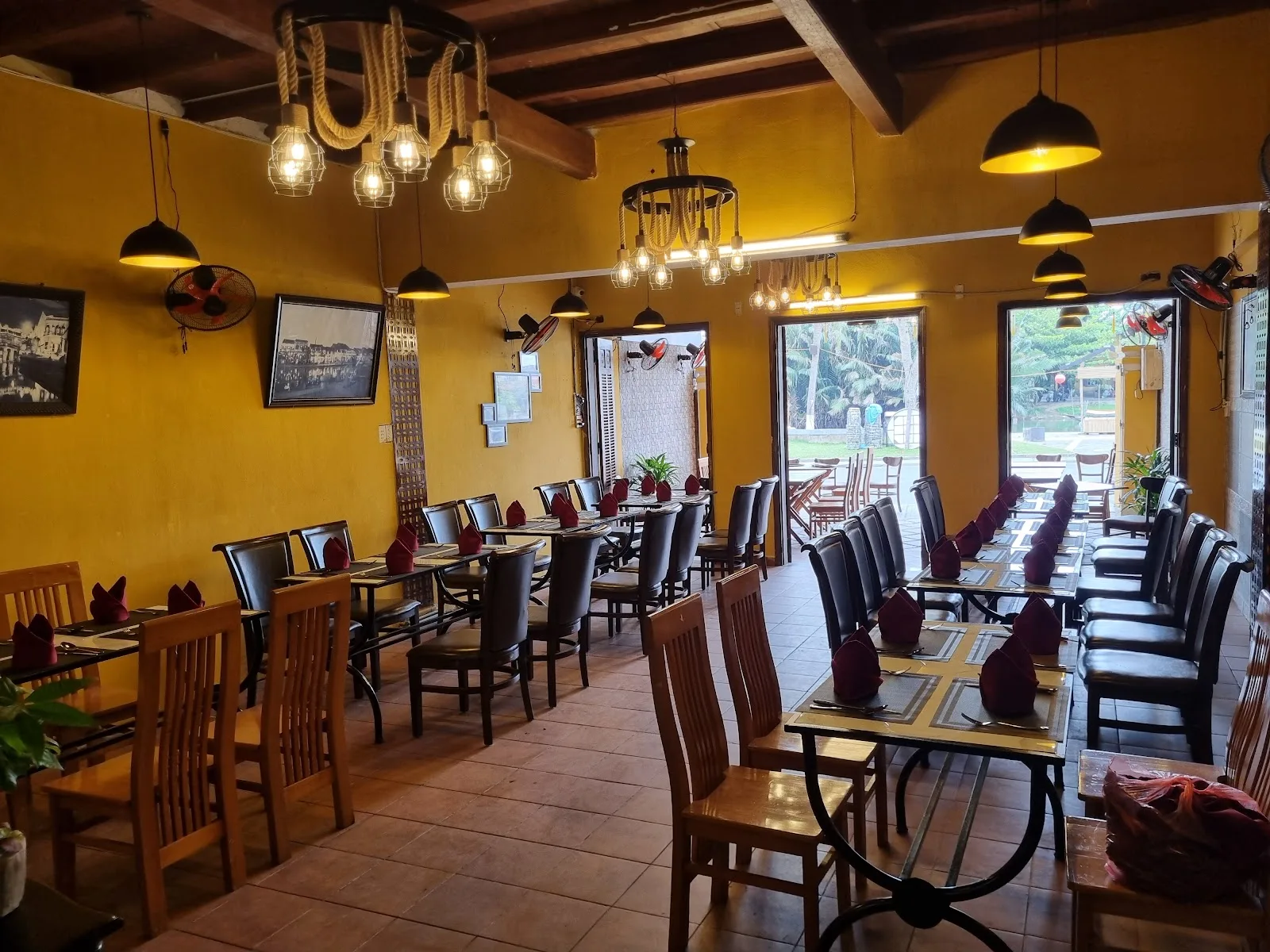 Nhà Hàng & Bar GẠO VÀNG: Check-In Nhà Hàng View Sông Đối Diện Phố Cổ Hội An