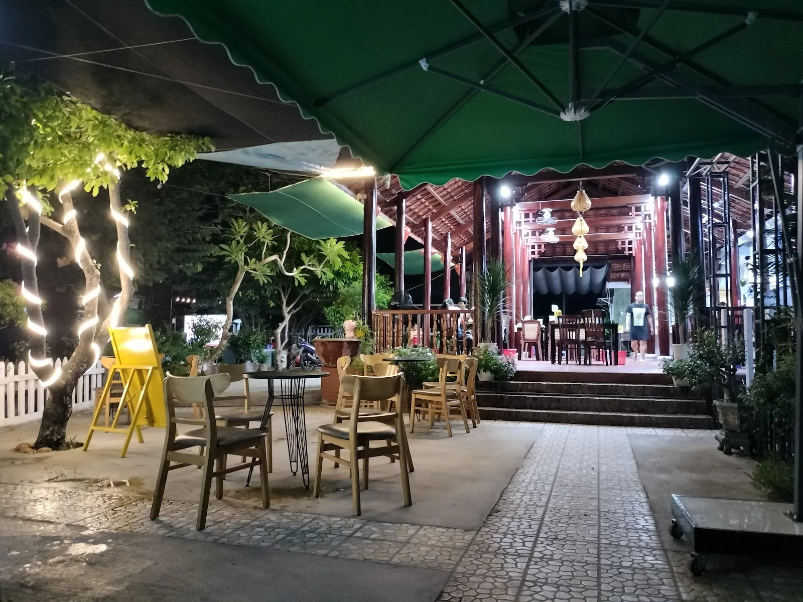 หมี่กวางฮอยอัน: คุณมาเผยเคล็ดลับร้านบะหมี่สวนร่มรื่น เสิร์ฟเต็มอิ่ม เริ่มต้นเพียง 30k