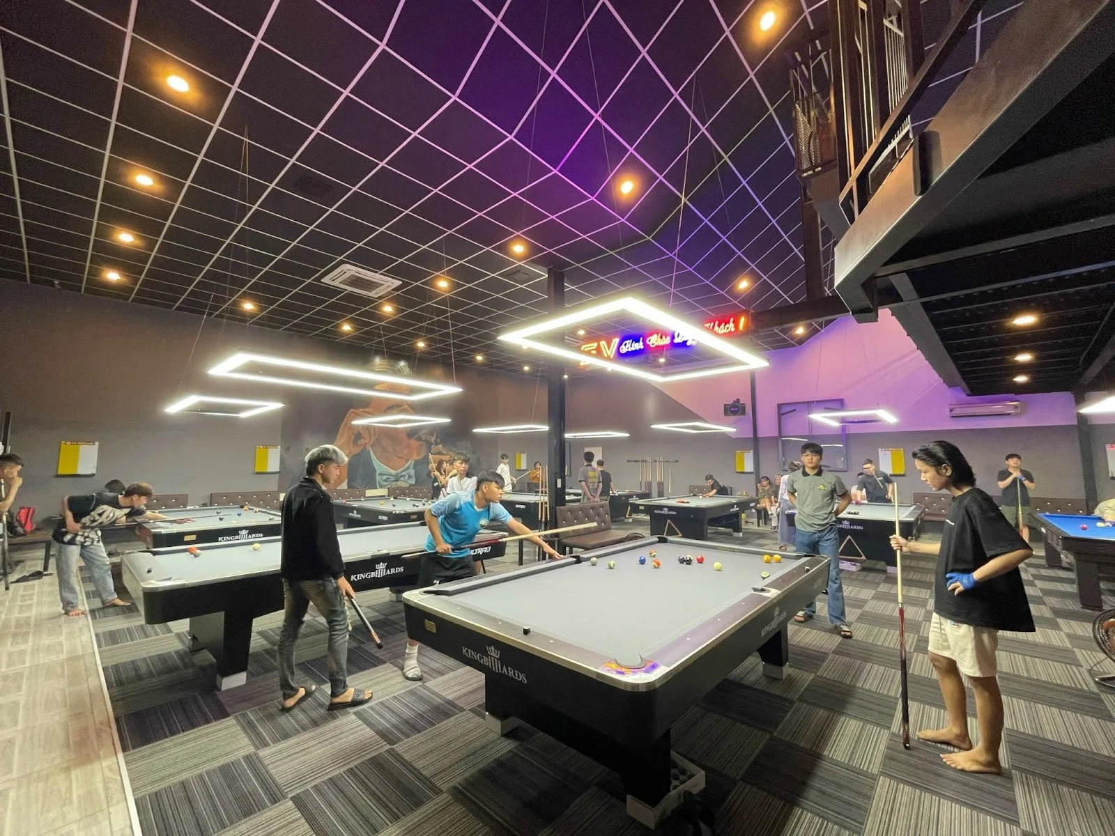 SV Pool Billiard - 202 Tran Hung Dao: Experience a Spacious Sports Club Atmosphere