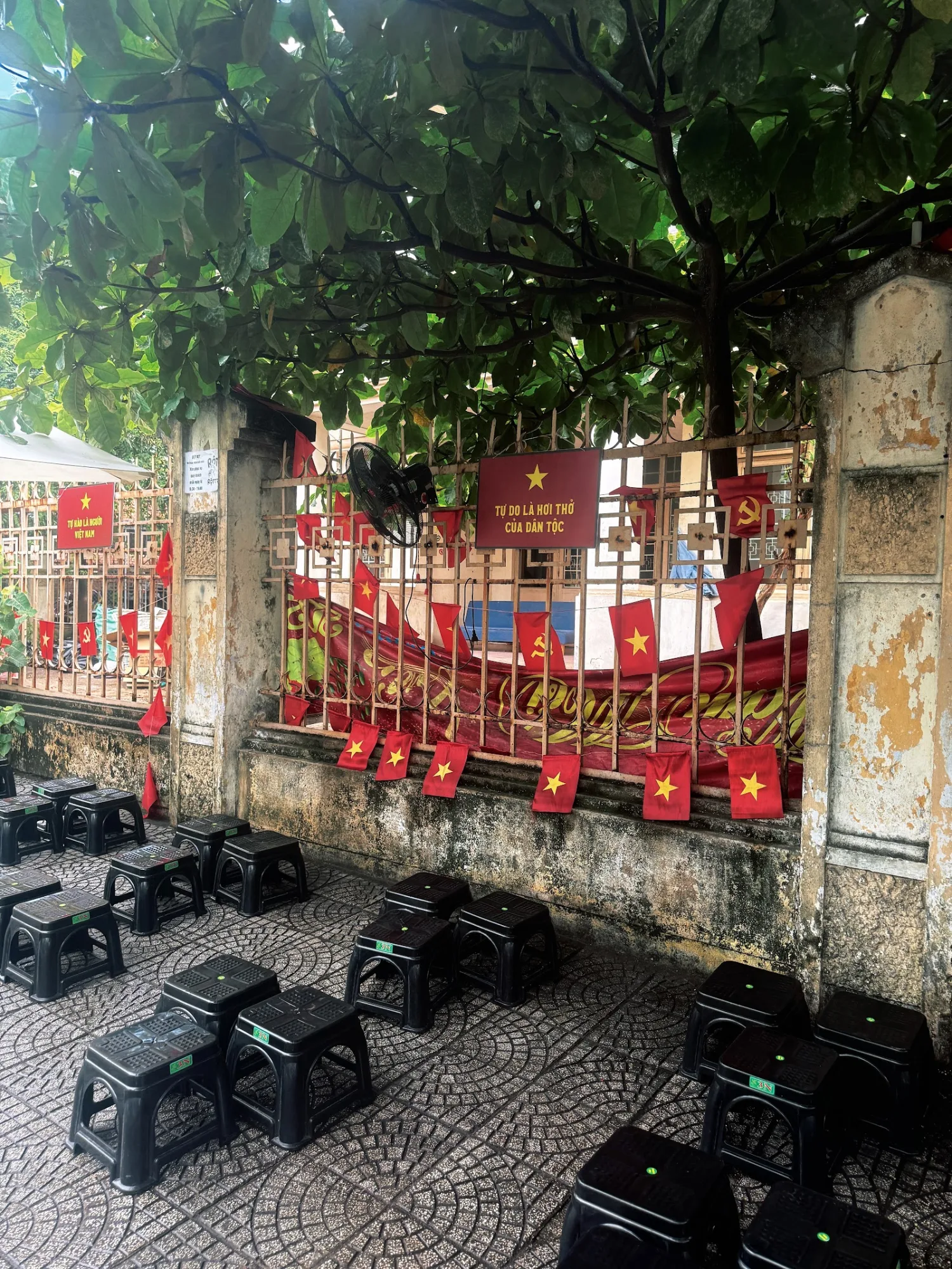 Rột Rột Cafe – กาแฟริมทางราคาเป็นกันเอง ที่ 22 Cô Giang