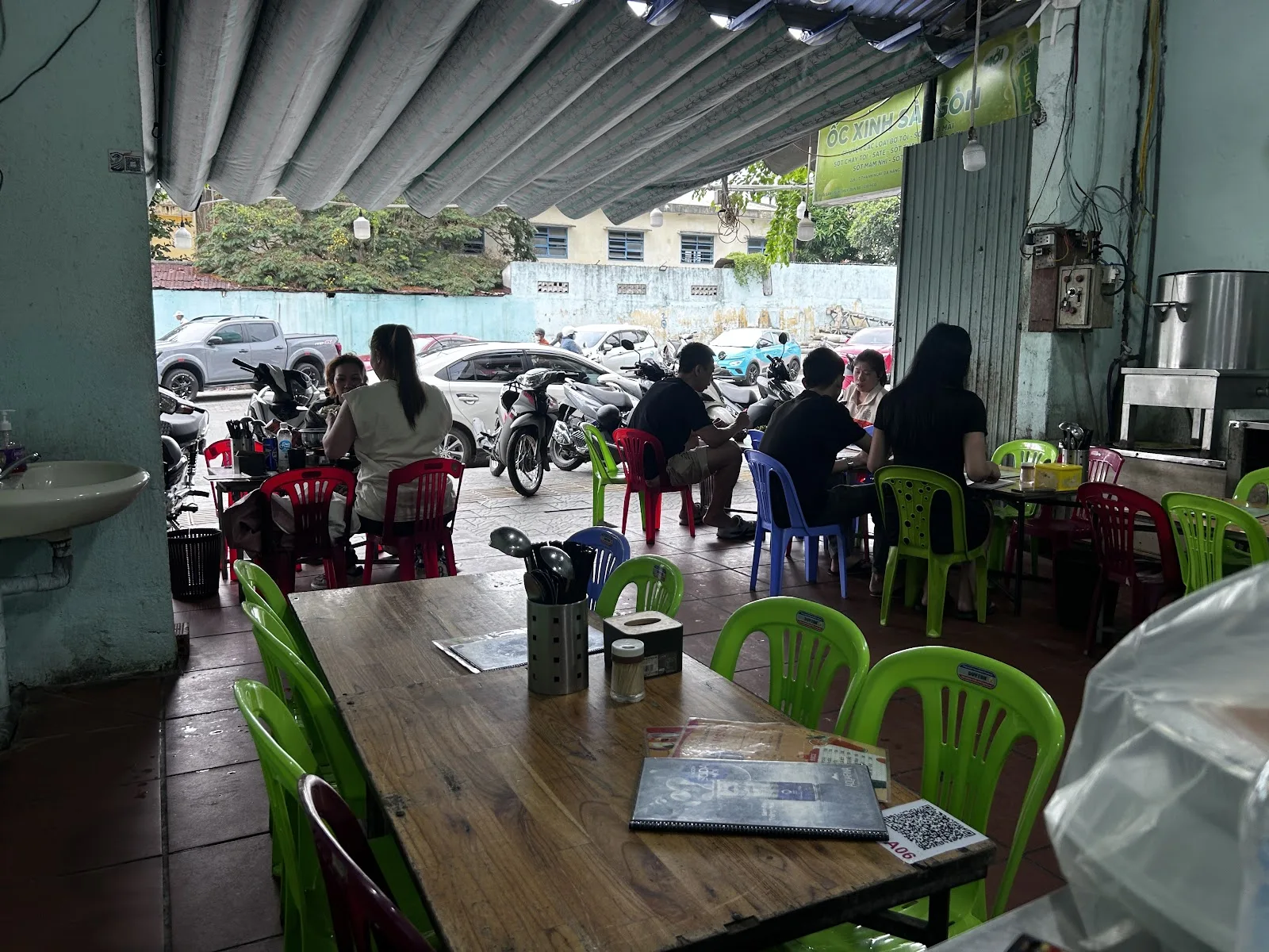 Oc Xinh Saigon - บุกตะลุยกินร้านหอยกลางคืนสุดฟิน ราคาเป็นมิตร ที่เลแถ่งห nghị (Lê Thanh Nghị)