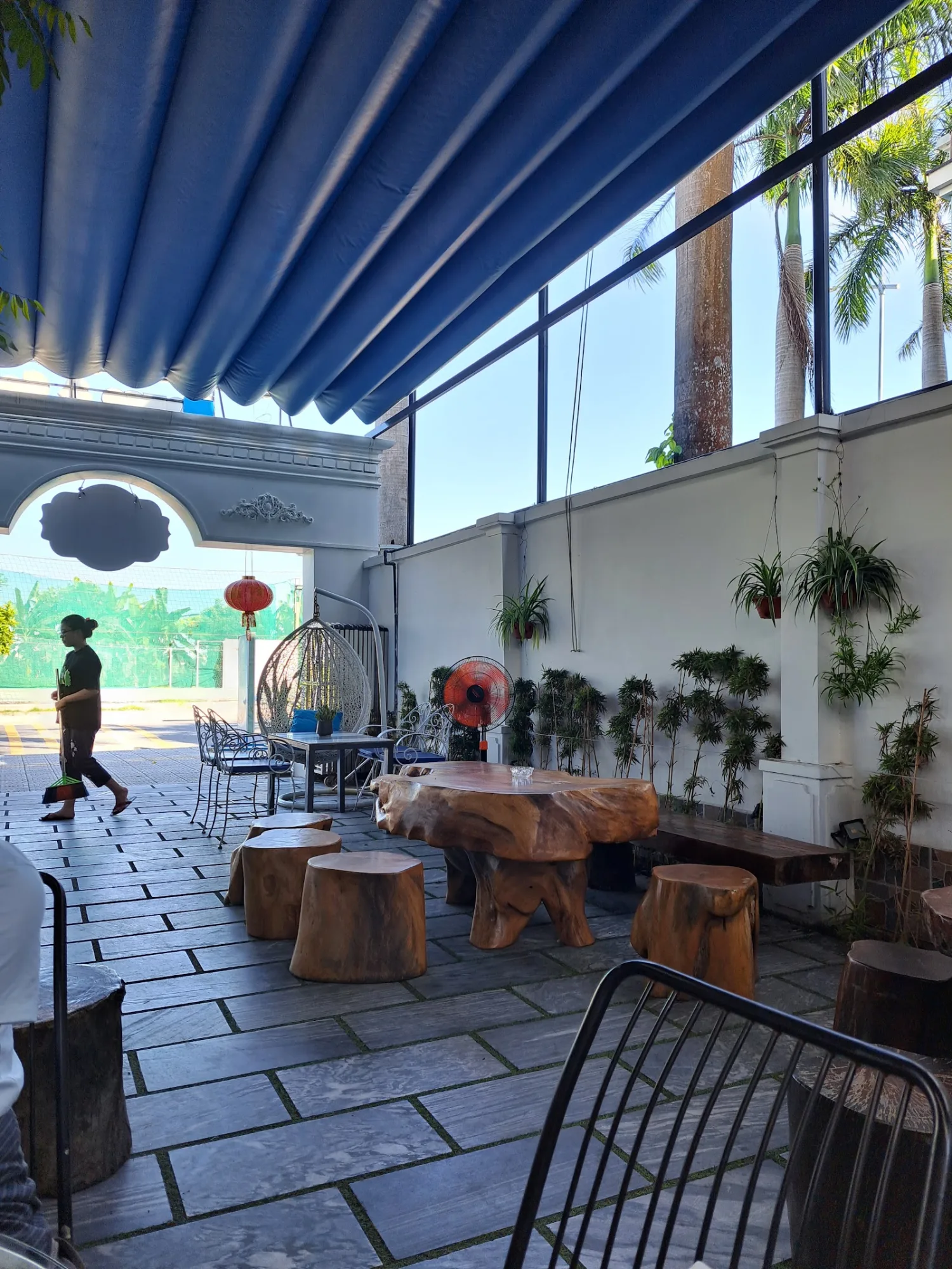 Cafe Santorini: Check-in Now at This Affordable Koi Pond Cafe