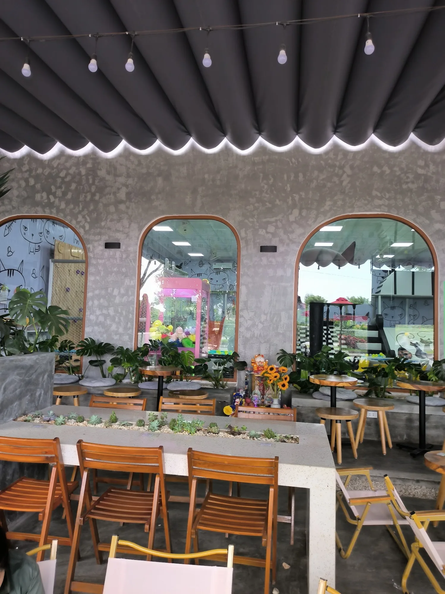 F - Coffee & Tea: 아이들을 위한 독특한 놀이 공간이 있는 카페 체크인
