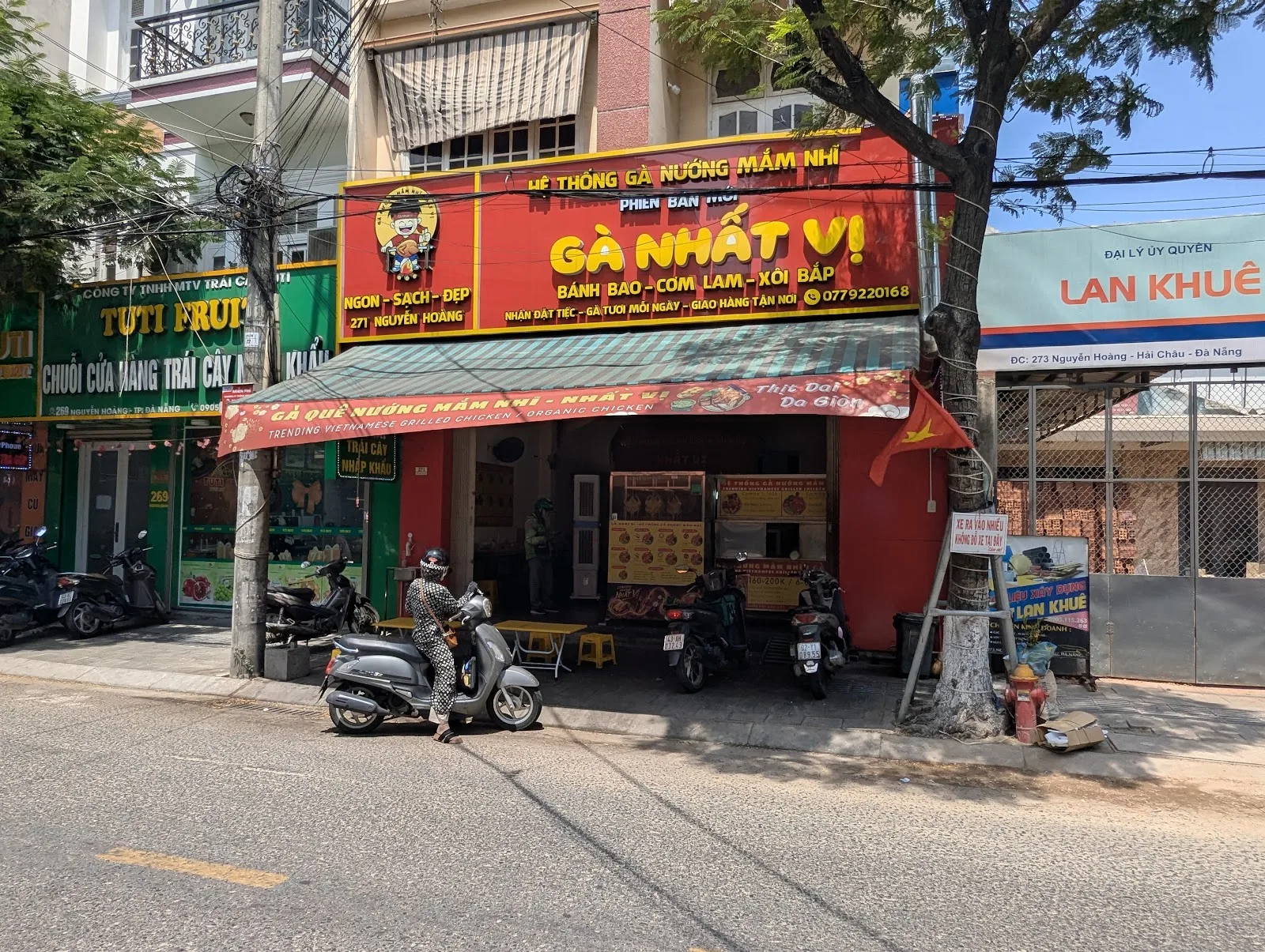 ไก่ย่างน้ำปลาร้าที่อร่อยที่สุด: เช็คอินจุดไก่ย่างข้าวหลามต้นฉบับเหงียนหว่าง