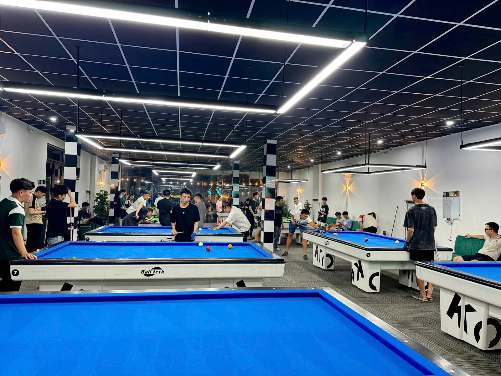 79 빌리아드: 마이툭란 거리에 위치한 24/7 영업 당구장 체크인