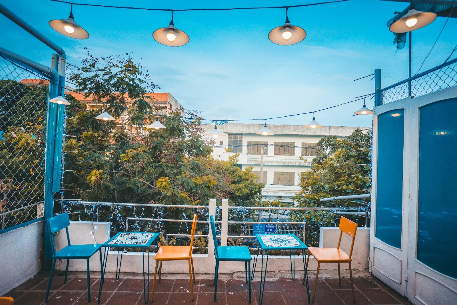 EZI - Đậm Đà Nẵng 388 Đống Đa: Cà Phê Trà Sữa Kết Hợp Không Gian Rộng Rãi