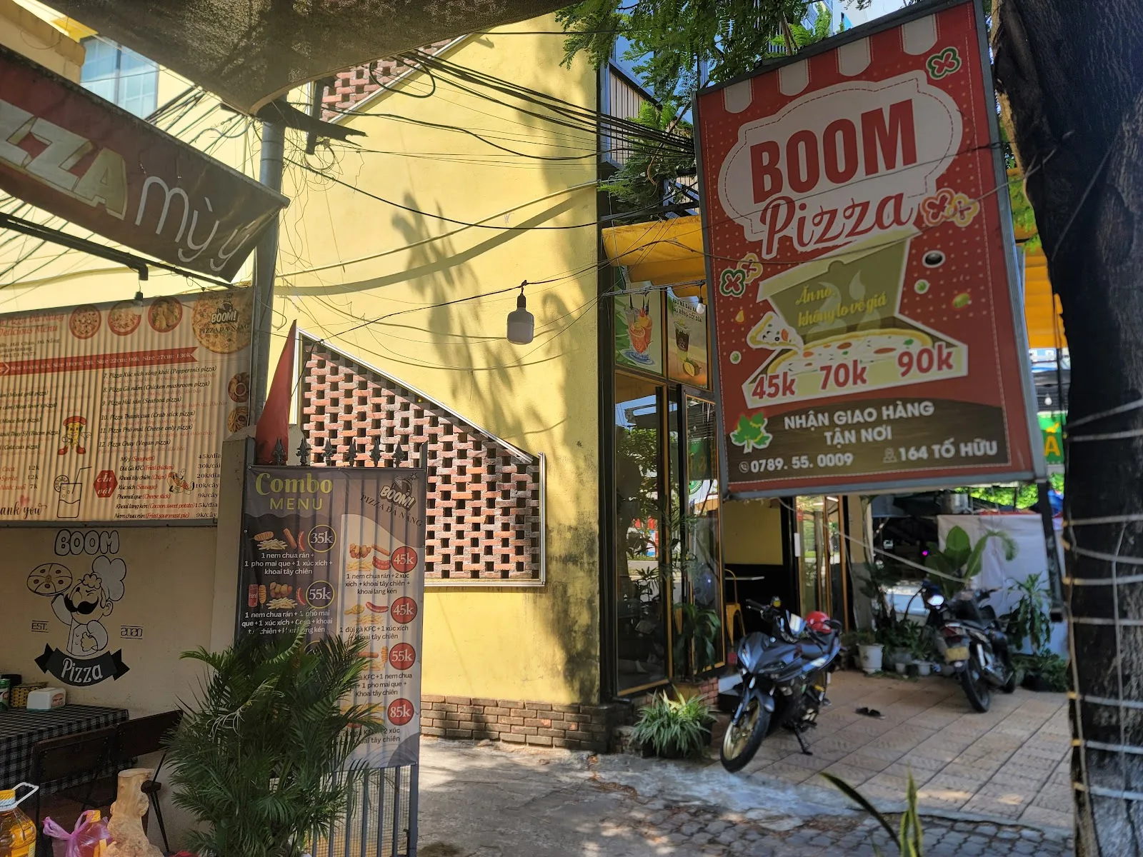 BOOM ダナンピザ – 熱々サクサク、風味豊かな焼きピザ