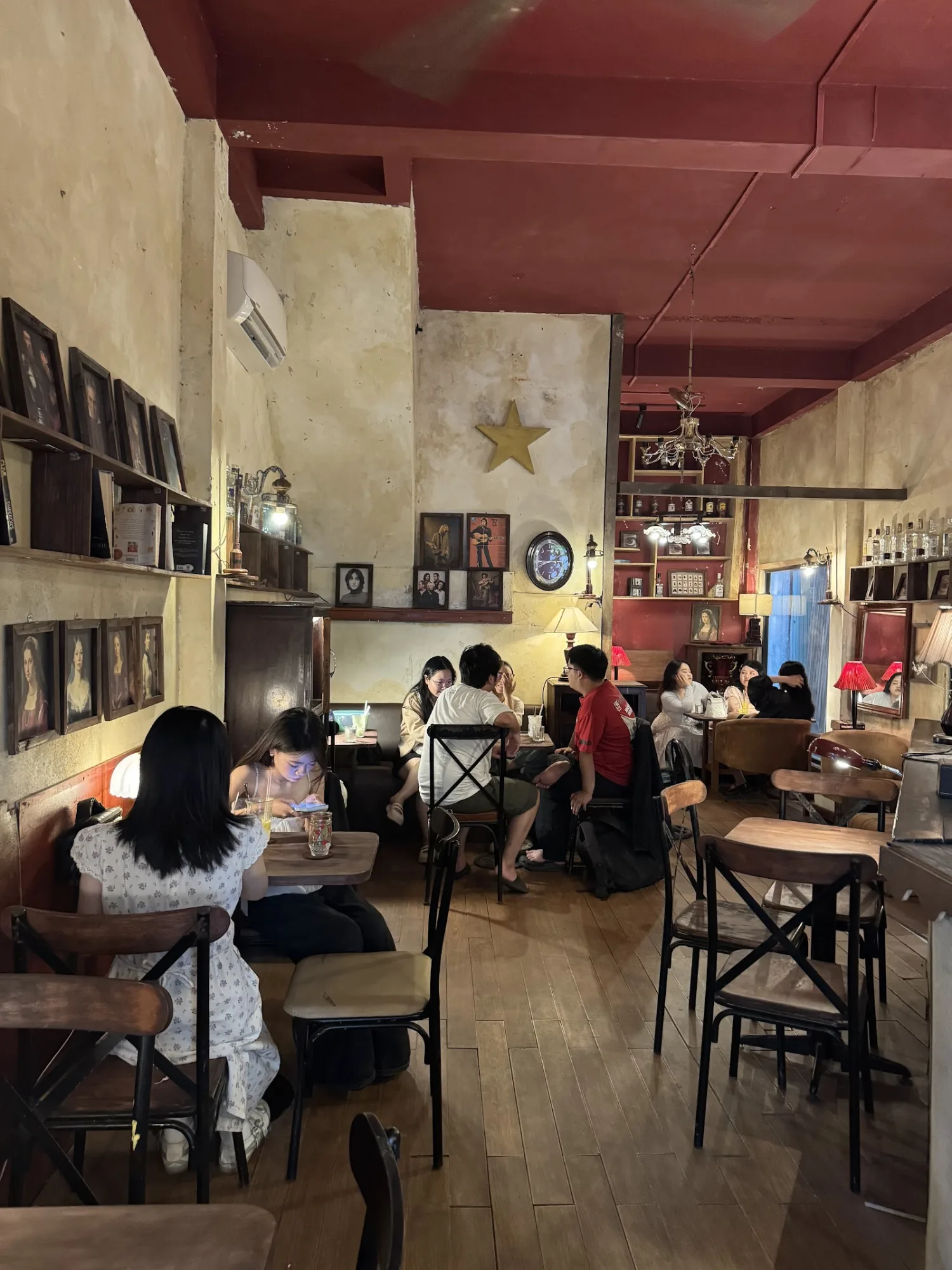 Chihiro Coffee Ông Ích Khiêm – Quán Cà Phê Nhỏ Yên Tĩnh, Hợp Học Bài Và Làm Việc