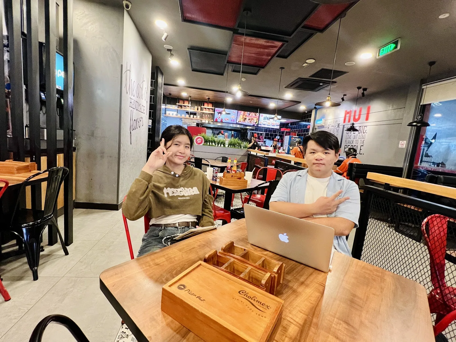阮文绍路必胜客 – 美安的比萨、炸鸡和意面餐厅