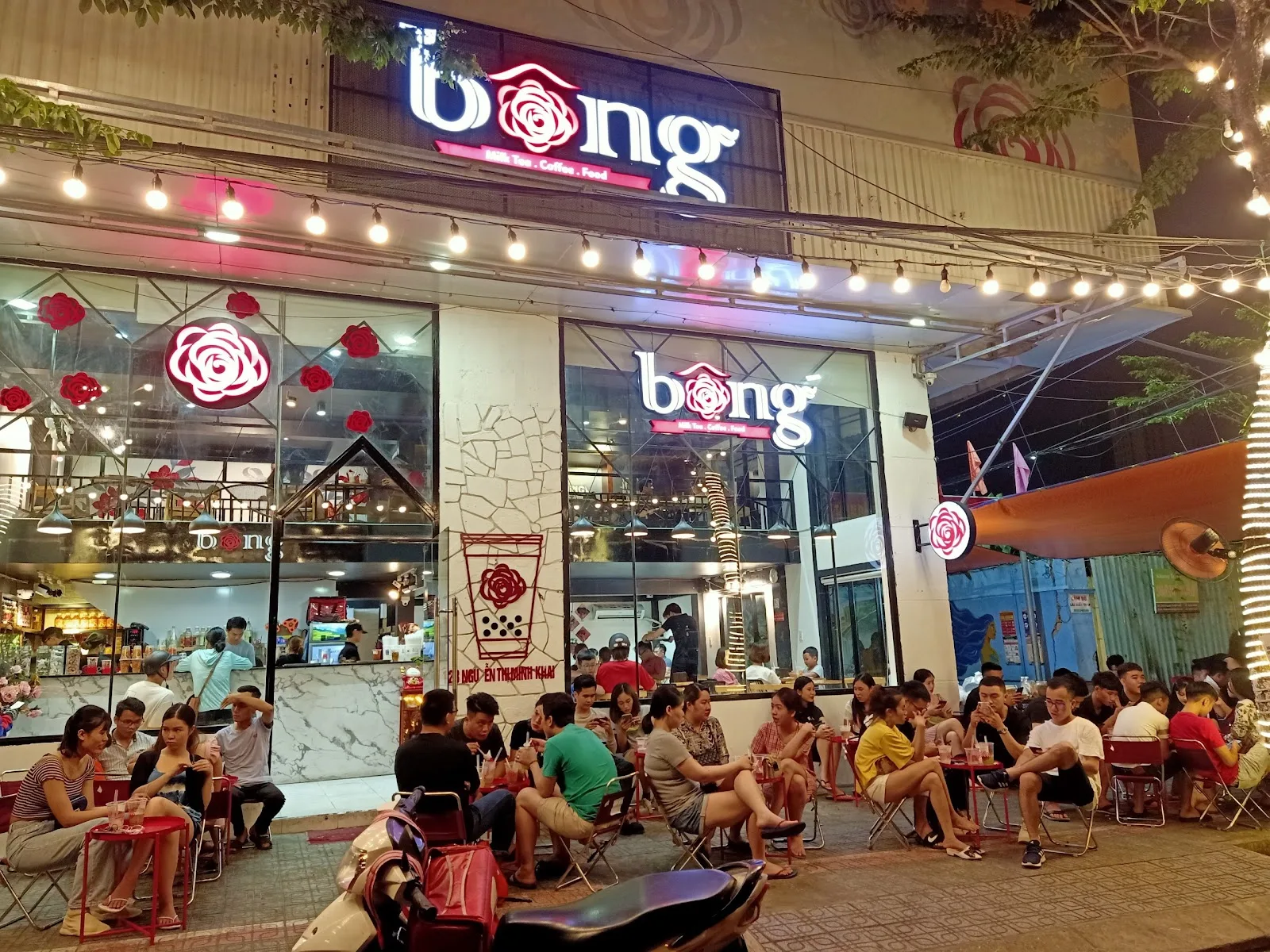 Bông Food & Drink Nguyễn Thị Minh Khai: 다양하고 시원하며 편안한 밀크티 공간 체인