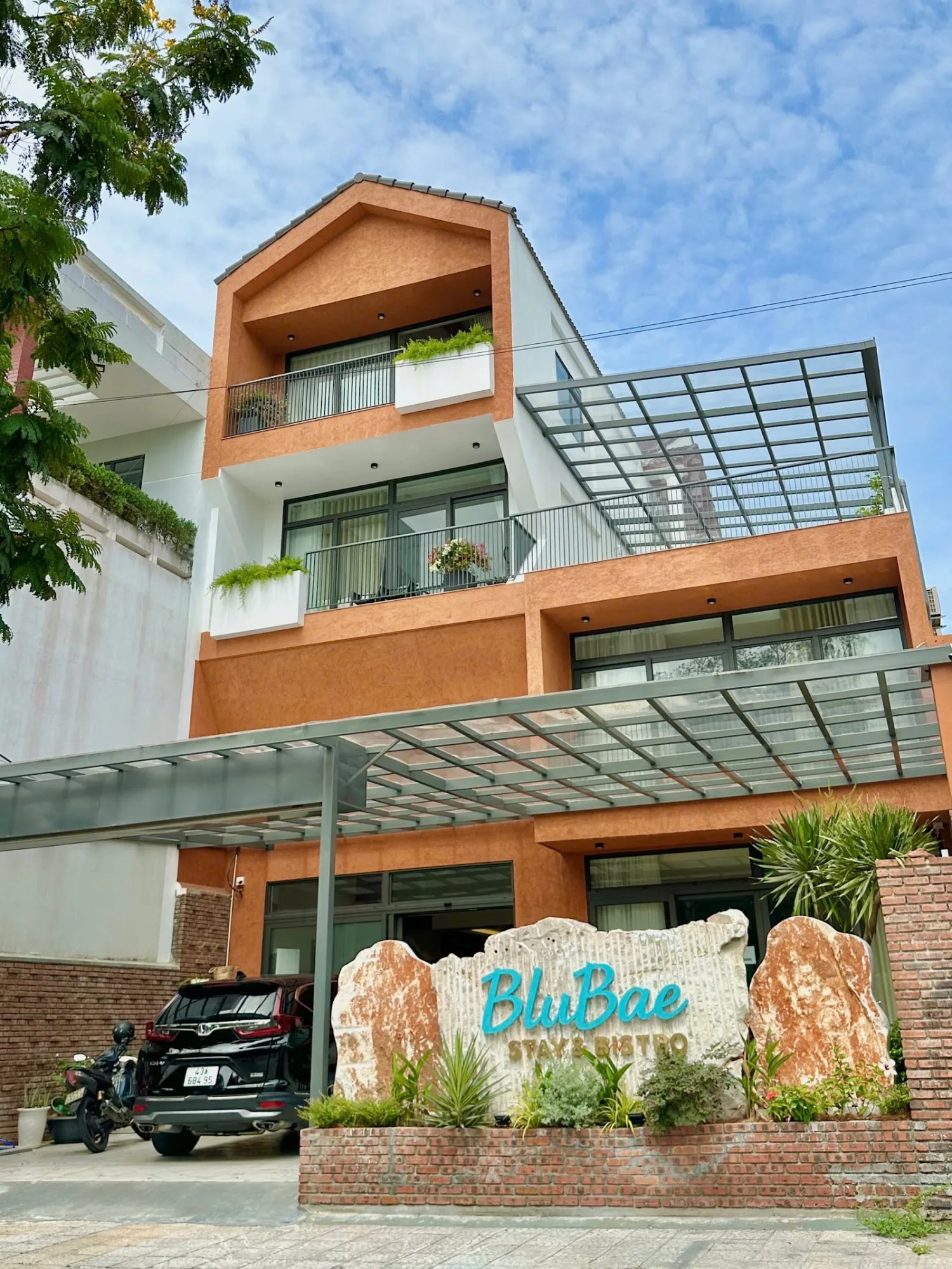 BluBaeStay: Quiet Ocean View Apartment with Good Prices
