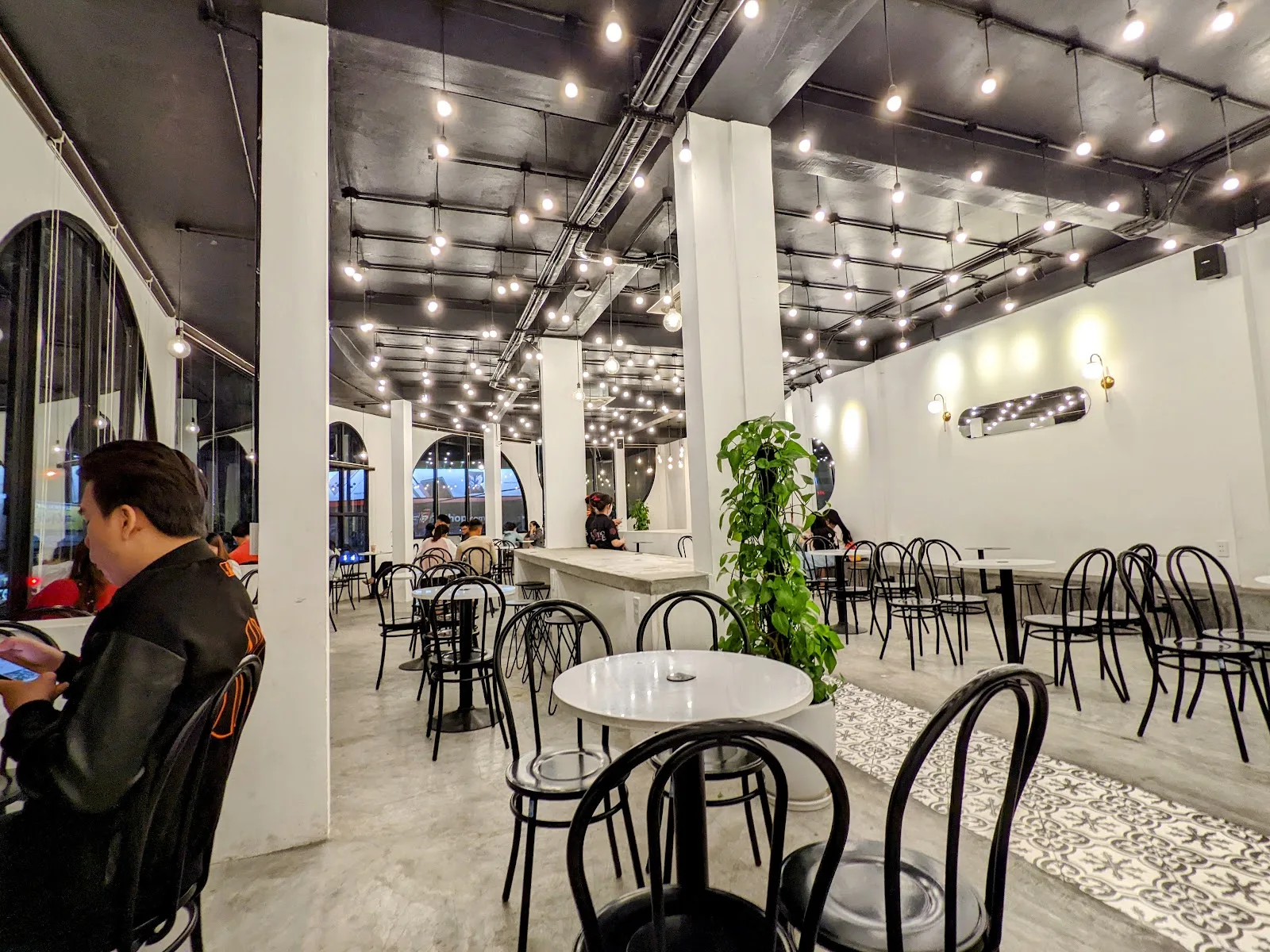 Bông Food&Drink Hoà Khánh – Điểm Hẹn Trà Trà Sữa, Cà Phê Và Ăn Nhẹ Chuẩn Vị
