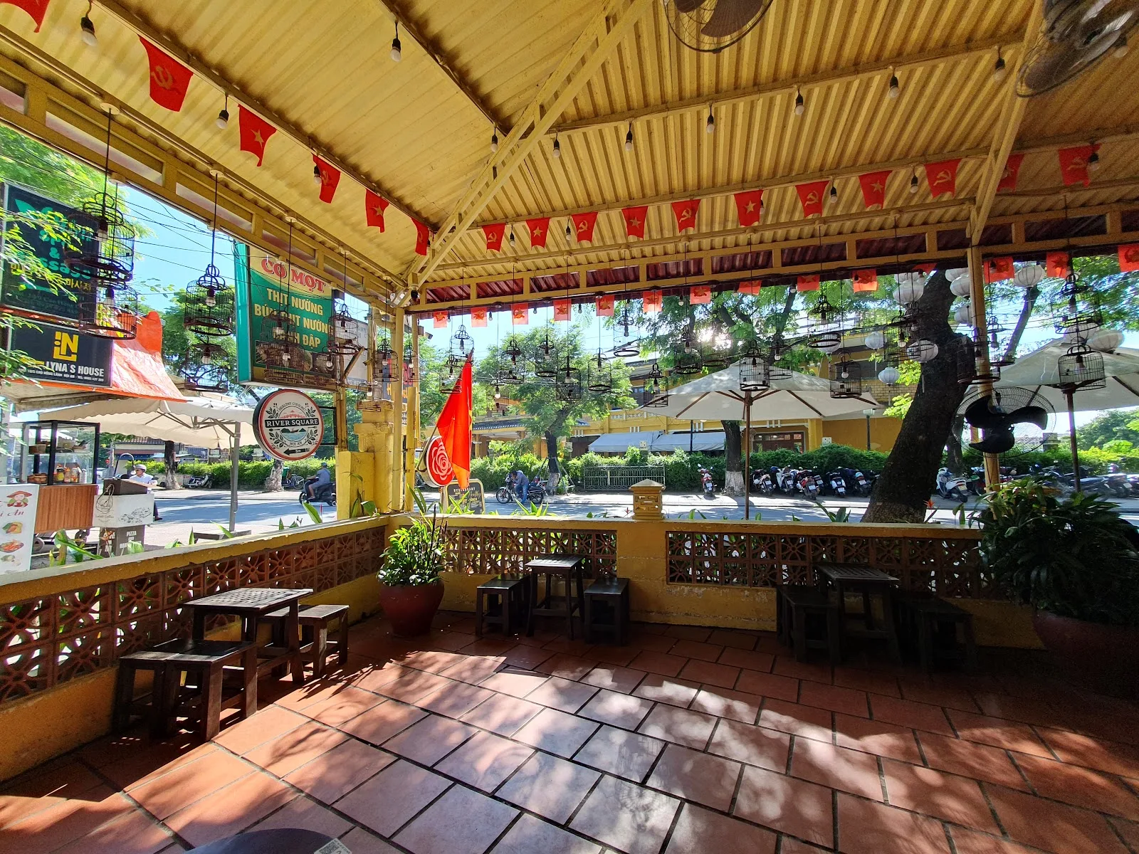 Bông Food & Drink 12 Cao Hồng Lãnh : Điểm Hẹn Trà Trà Sữa, Cà Phê Và Ăn Nhẹ Chuẩn Vị
