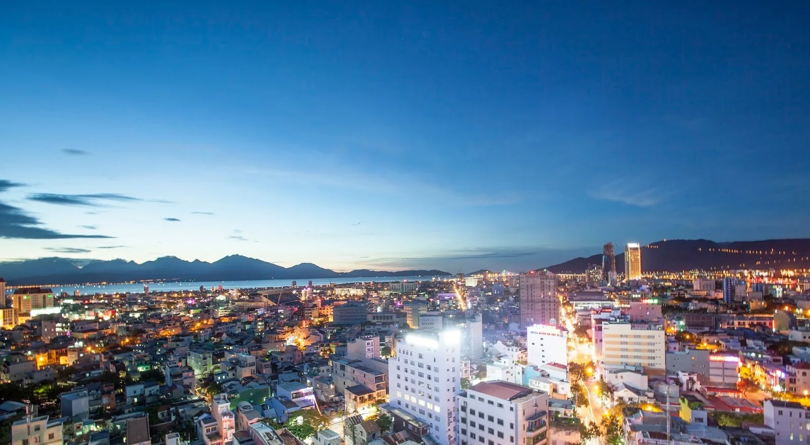 โรงแรมและสปา Moonlight Suites – จุดหมายปลายทางแห่งการพักผ่อนอันประณีตใจกลางเมือง