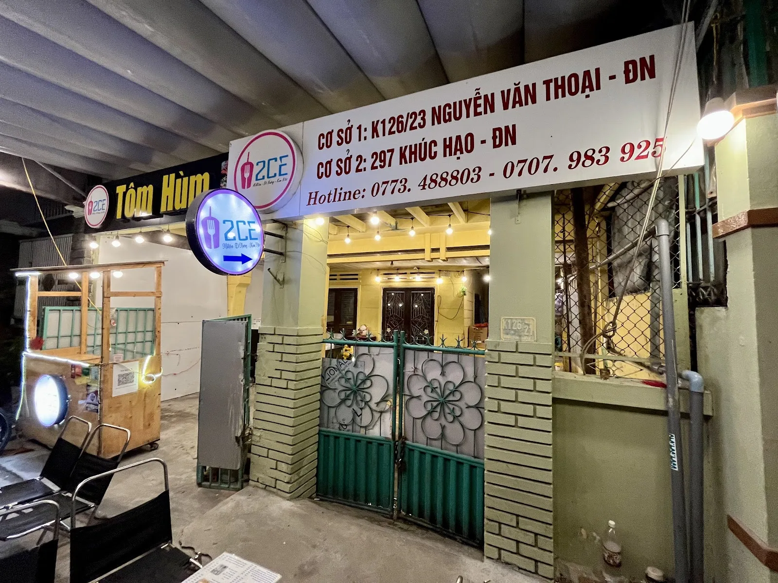 2CE 밀크티 다낭 – 풀 토핑 밀크티, 튀긴 넴추아 응우옌두이히에우