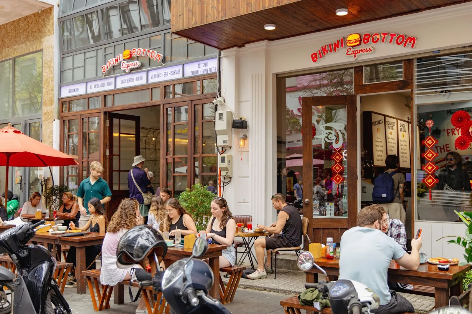 ビキニボトム・エクスプレス – アン・トゥオン通りの本格アメリカンバーガー店