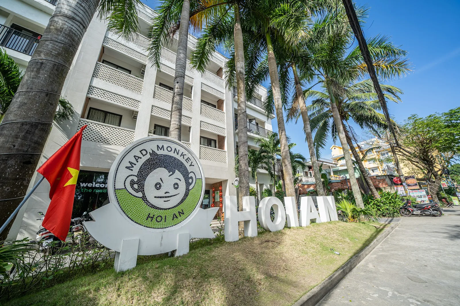 Mad Monkey Hoi An - Vibrant and Exciting Pool Party