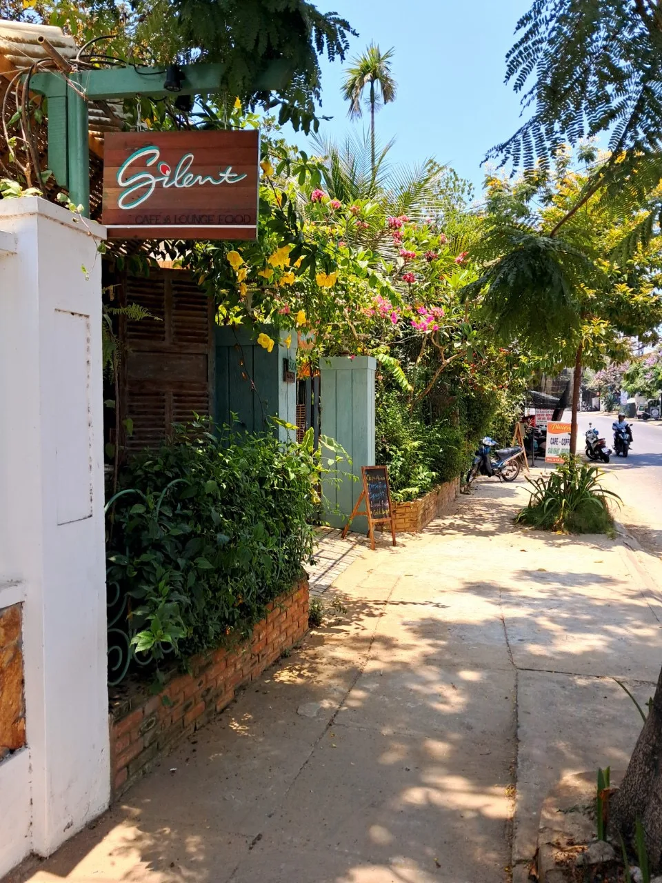 ilent Cafe & Food - Ghé Thăm Quán Cà Phê Sân Vườn Thư Thái Đường Cửa Đạ