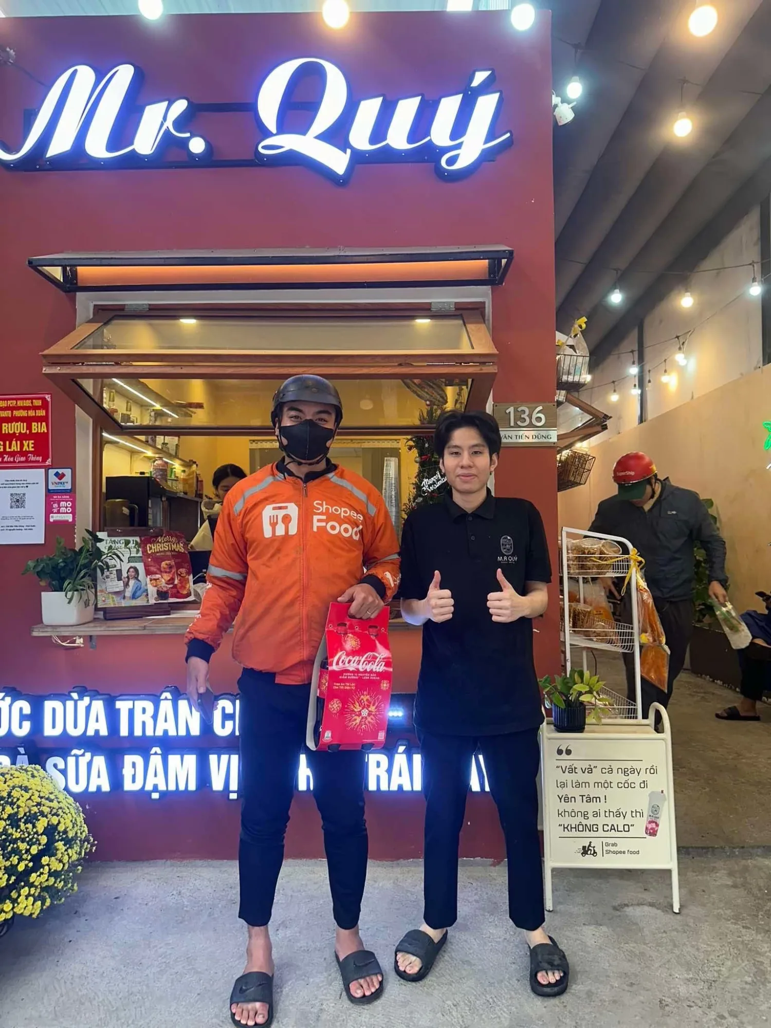 Mr. Quy Coconut Water Shop - Van Tien Dung: Coconut Water, Cool Drinks in Hoa Xuan, Da Nang