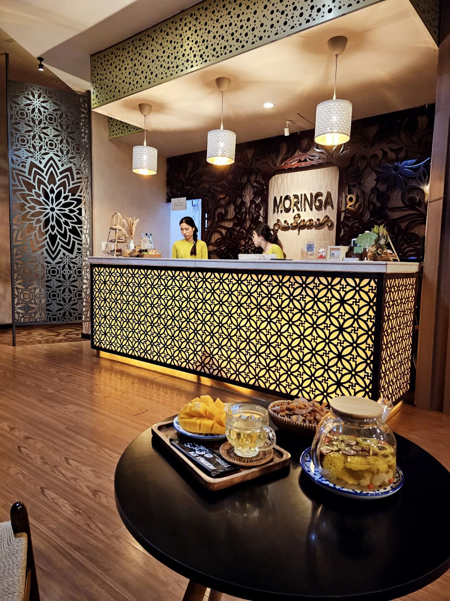 Moringa Spa & Nail : Tiết Lộ Combo Massage Đá Nóng Giá Siêu Tốt