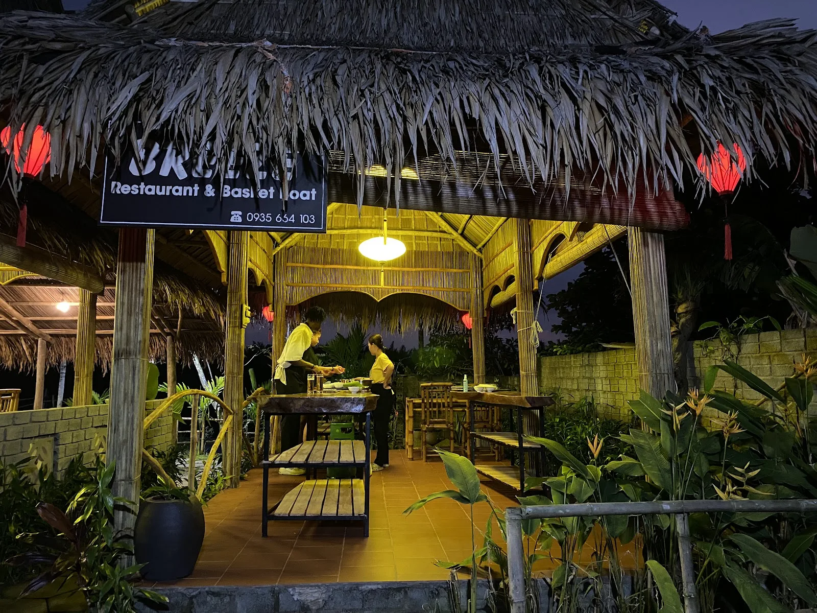 Breeze Restaurant & Basket Boat Enjoy Vietnamese Food by Hoi An River