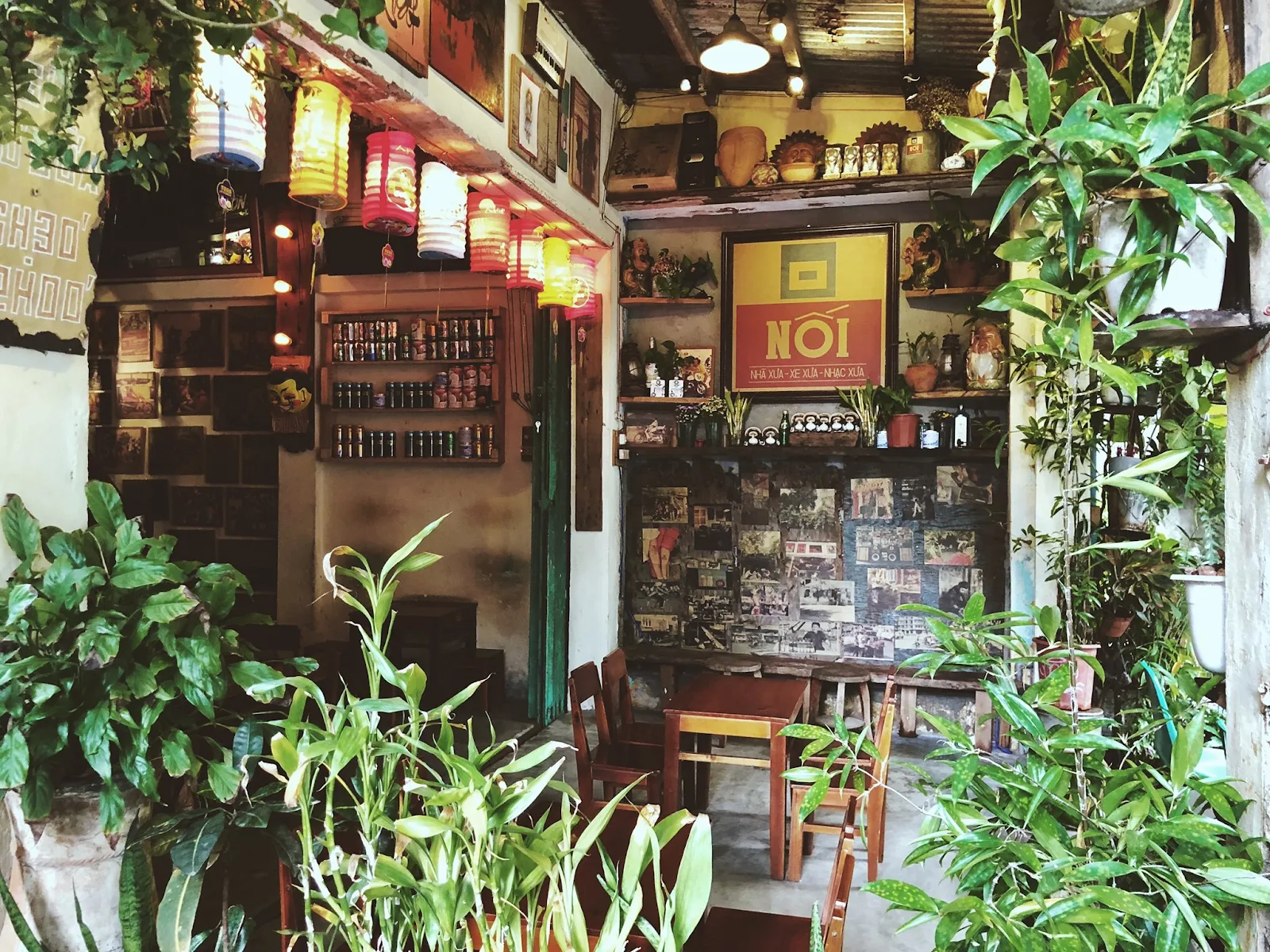 Nối Café – Tọa Độ Cà Phê Mang Phong Cách Cổ Kính Không Gian Rộng