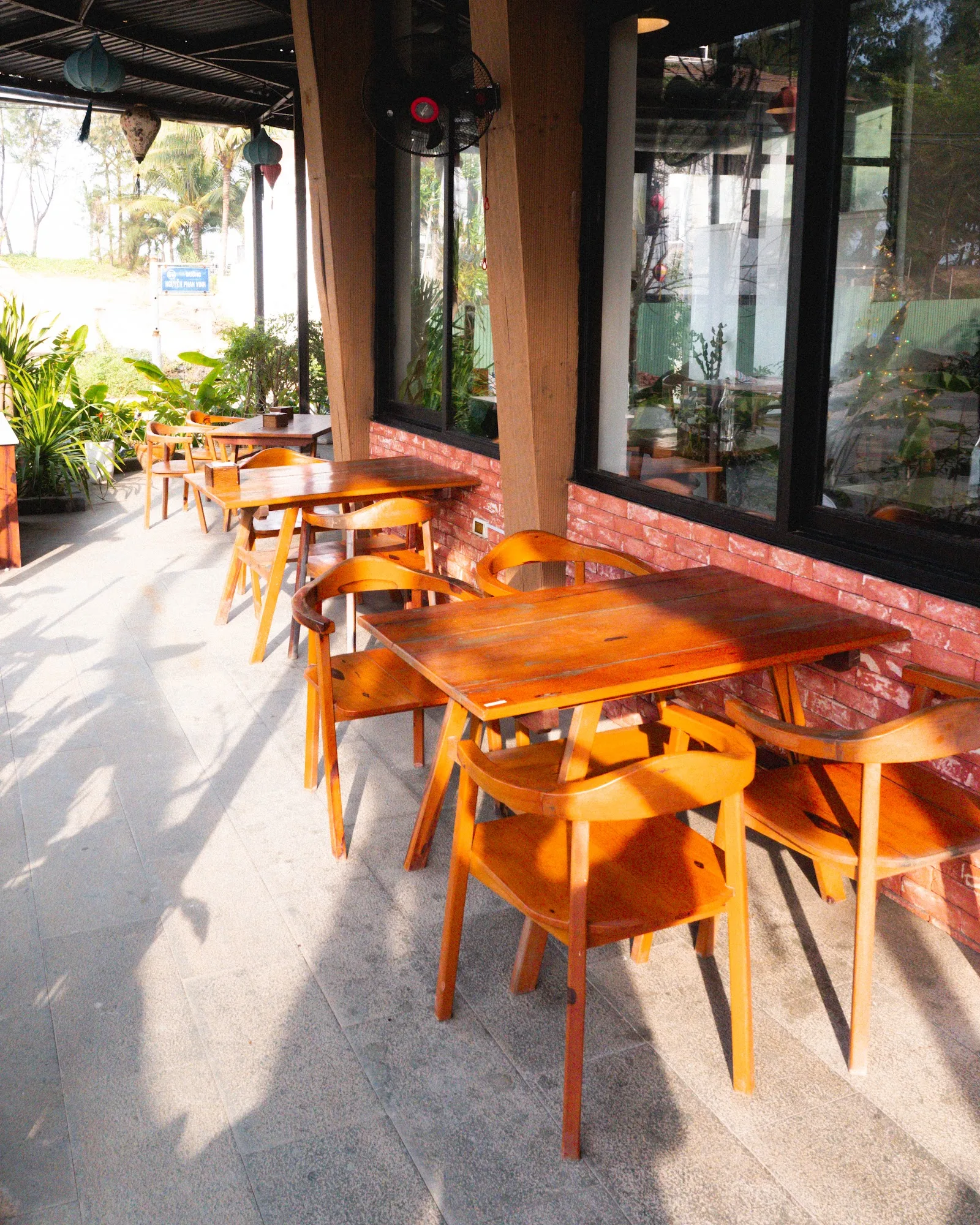 Thom's Sourdough Bakery & Coffee – Tiệm Bánh Sourdough Và Cà Phê Gần Biển Tân Thành, Hội An Tây