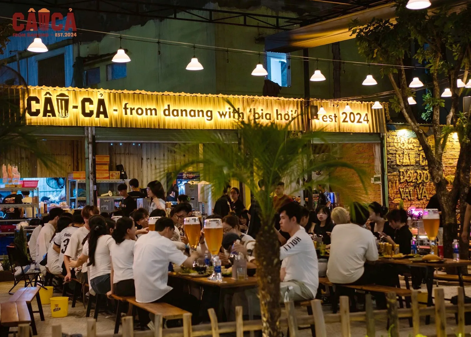 CẬU CẢ 37 Điện Biên Phủ: แหล่งสังสรรค์ยามค่ำคืน เปิดถึงตี 2