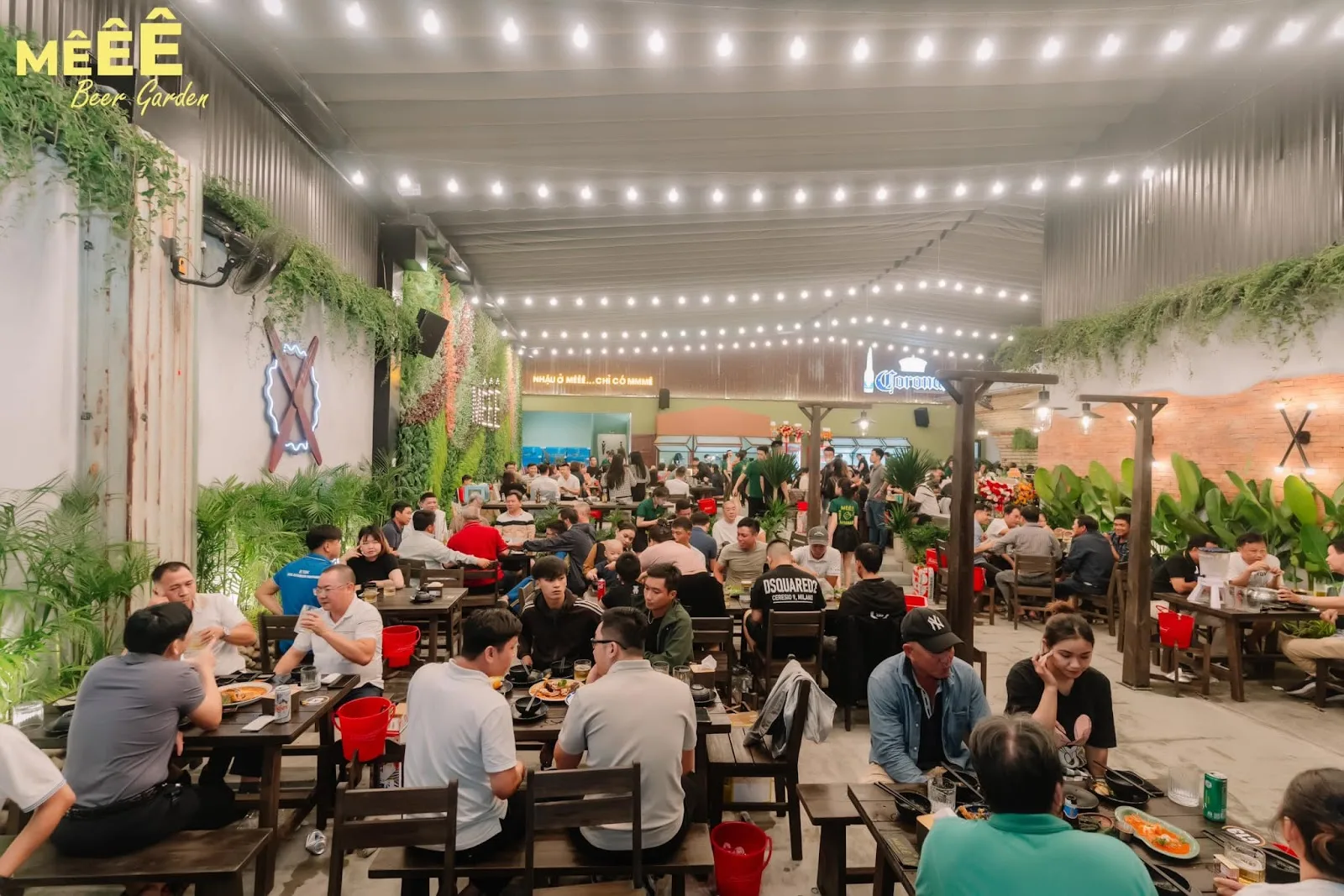 MÊ Ê Ê Beer Garden – Vibrant Party Destination