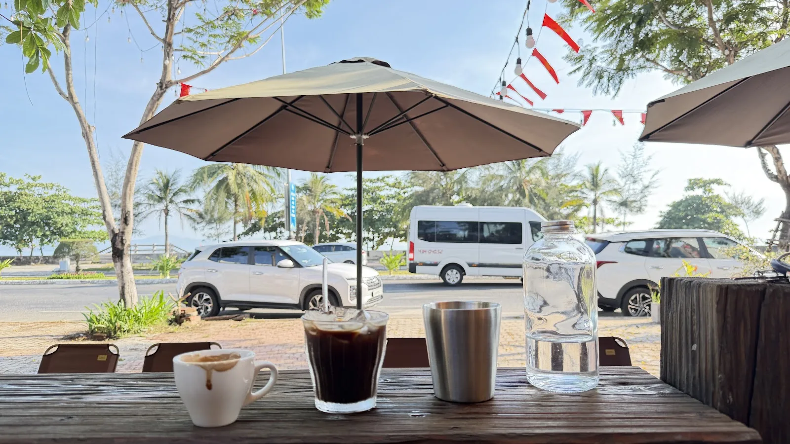 THE LEAF HOUSE CAFE : Bật Mí Tọa Độ Cà Phê View Biển Mát Bình Dân