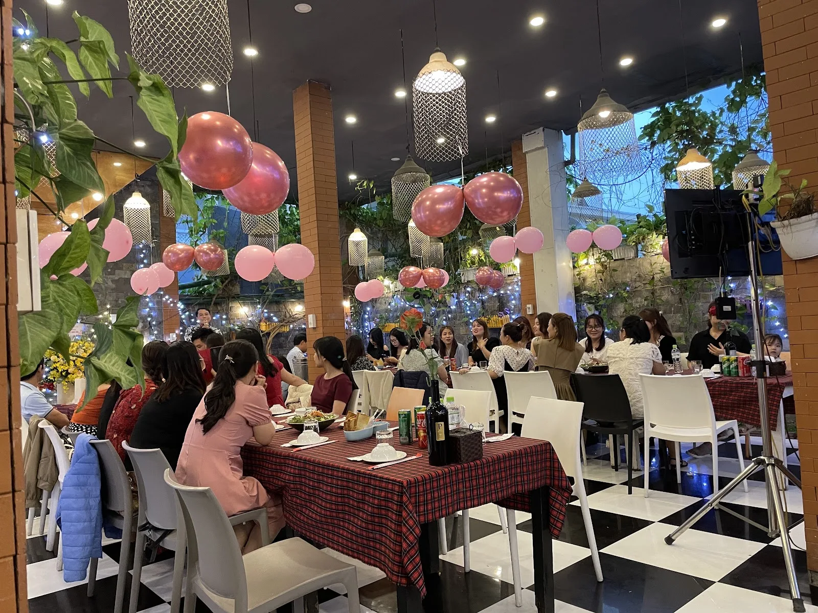 UNO House Restaurant : Thực Đơn Đùi Cừu Và Bê Đút Lò Cực Hấp Dẫn