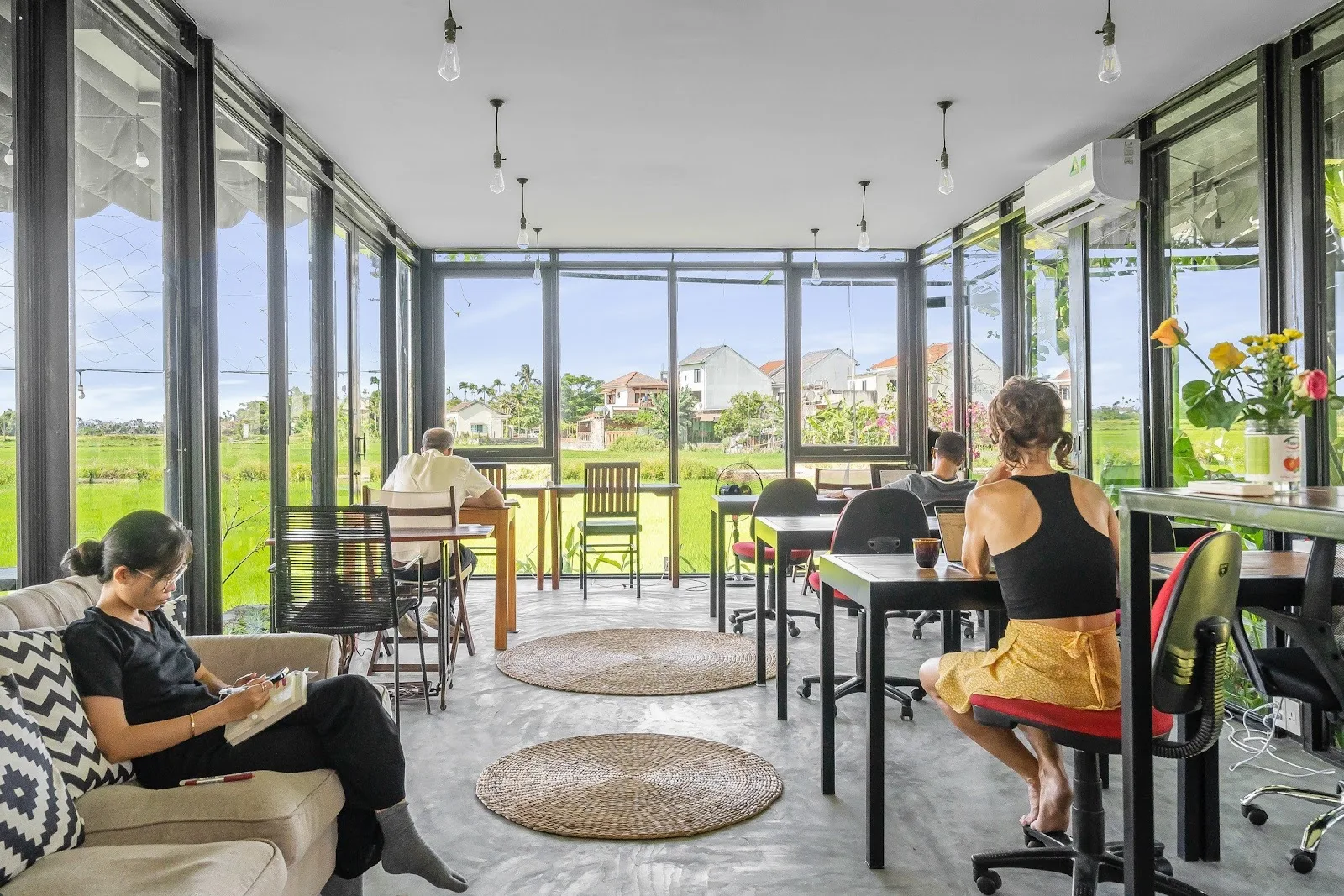 Hub Hoi An Coworking: Không Gian Làm Việc Giữa Cánh Đồng Lúa