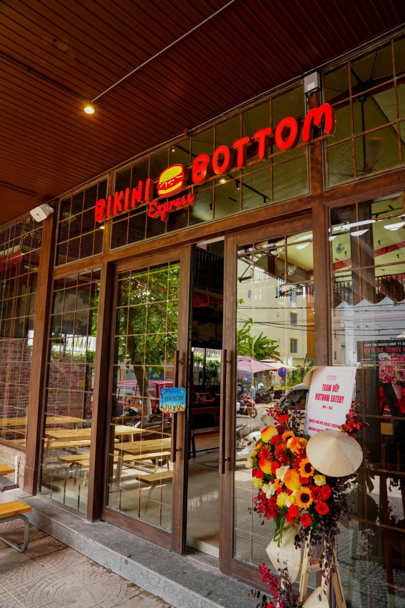Bikini Bottom Express Warehouse – Điểm Hẹn Thưởng Thức Burger