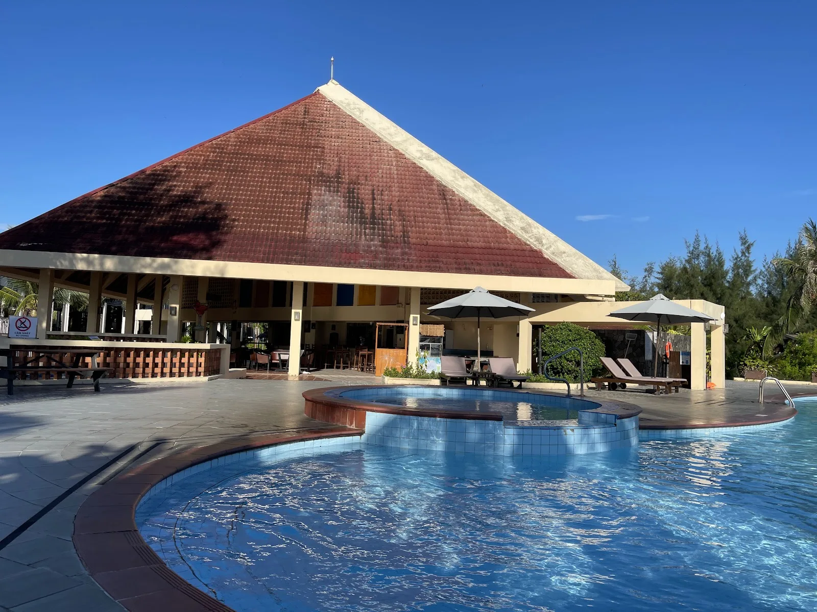 Sandy Beach Non Nuoc Resort – Beachfront Resort with Private Beach, Outdoor Pool, and Spa