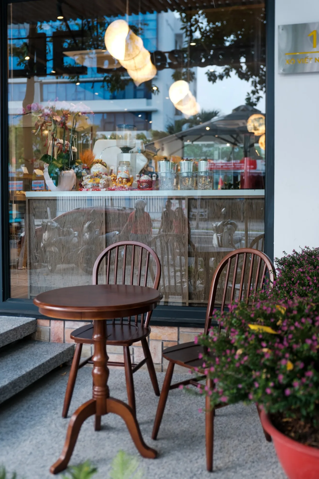 OLLIE coffee.bakes – A Quiet Coffee & Bakery