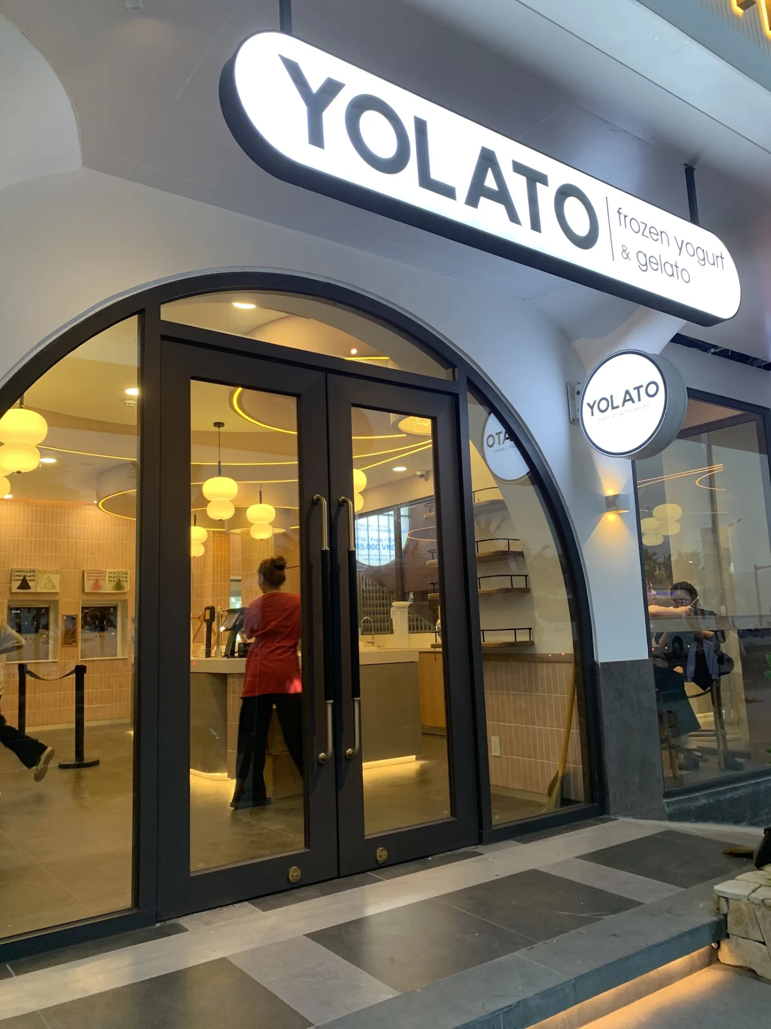 Yolato Frozen Yogurt & Gelato: Delicious Ice Cream for Your Beach Stroll