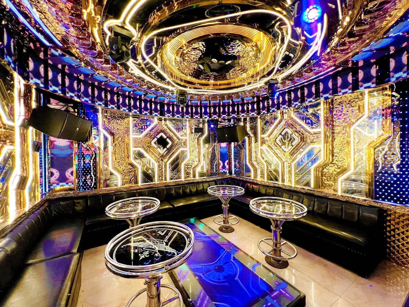 Avatar Karaoke Hoi An – Spacious Rooms, Powerful Sound and Lighting