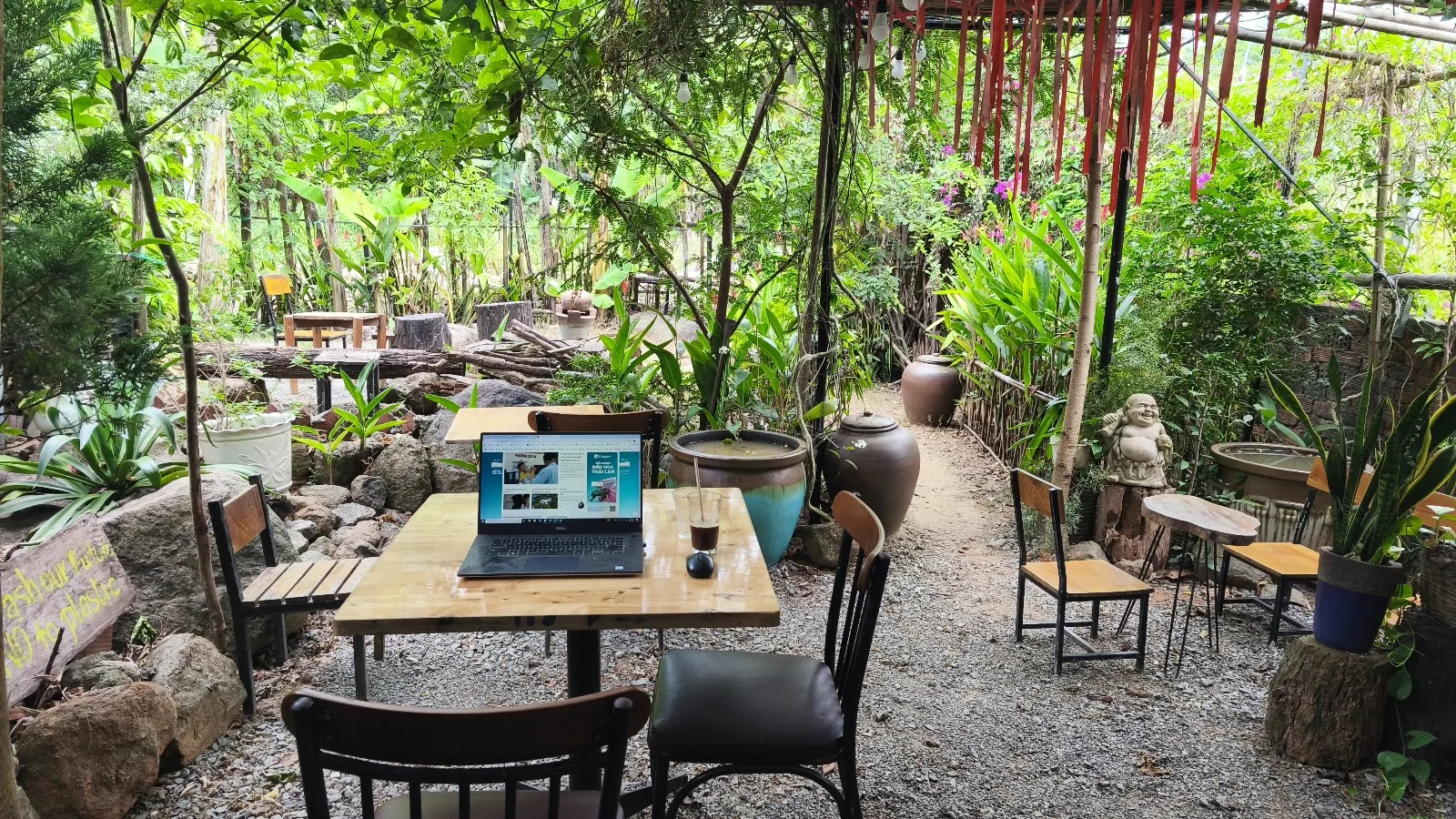 OM Tea & Coffee Sơn Trà –Quán Trà Thảo Mộc Sân Vườn Xanh Mát