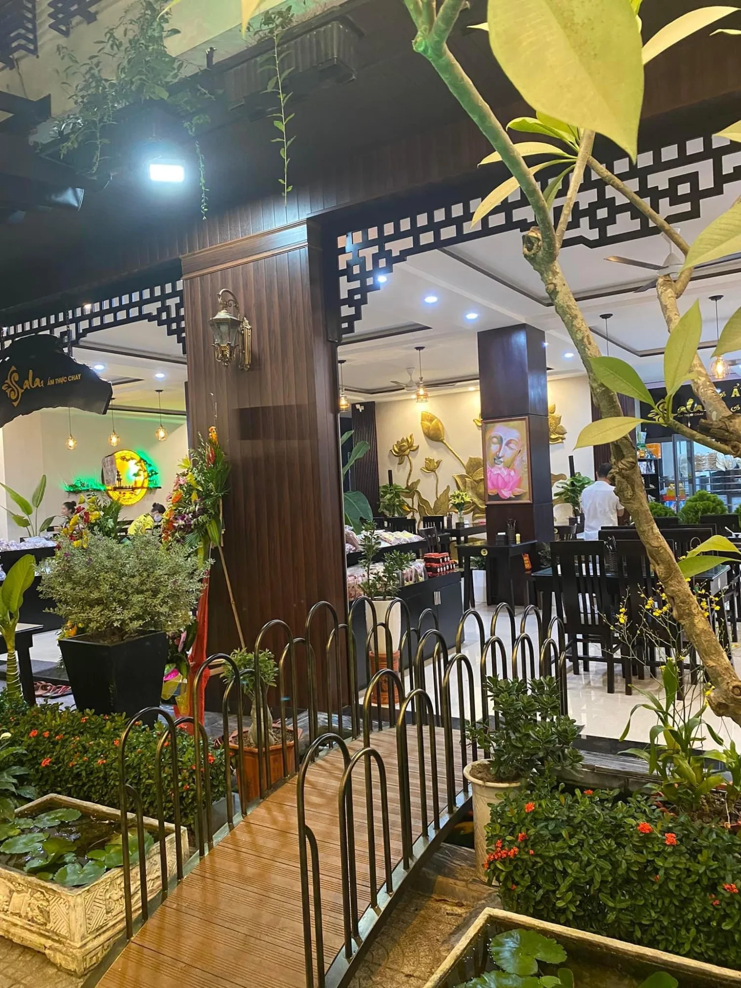 Sala Vegetarian Restaurant – ร้านอาหารมังสวิรัติแท้ที่ไม่เหมือนใครและเงียบสงบในฮหว่าซวาน