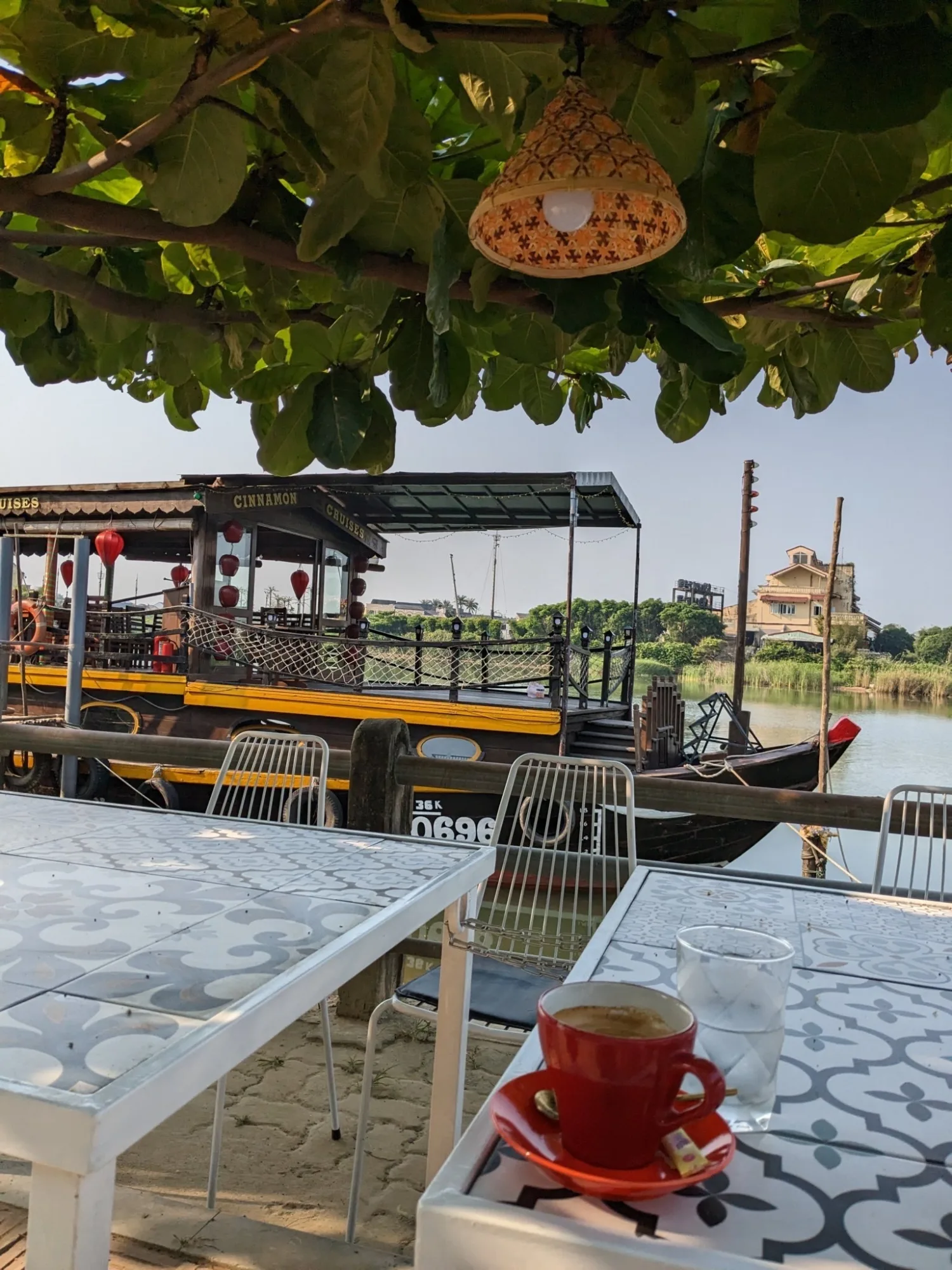 Rivia Riverside Coffee - Brunch: Trải Nghiệm Cafe View Sông Cực Chill