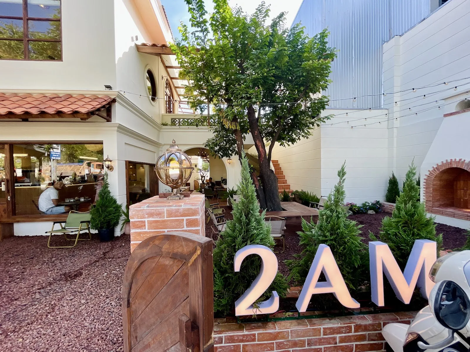 2AM Coffee – A Coffee Spot with Numerous Check-in Spots
