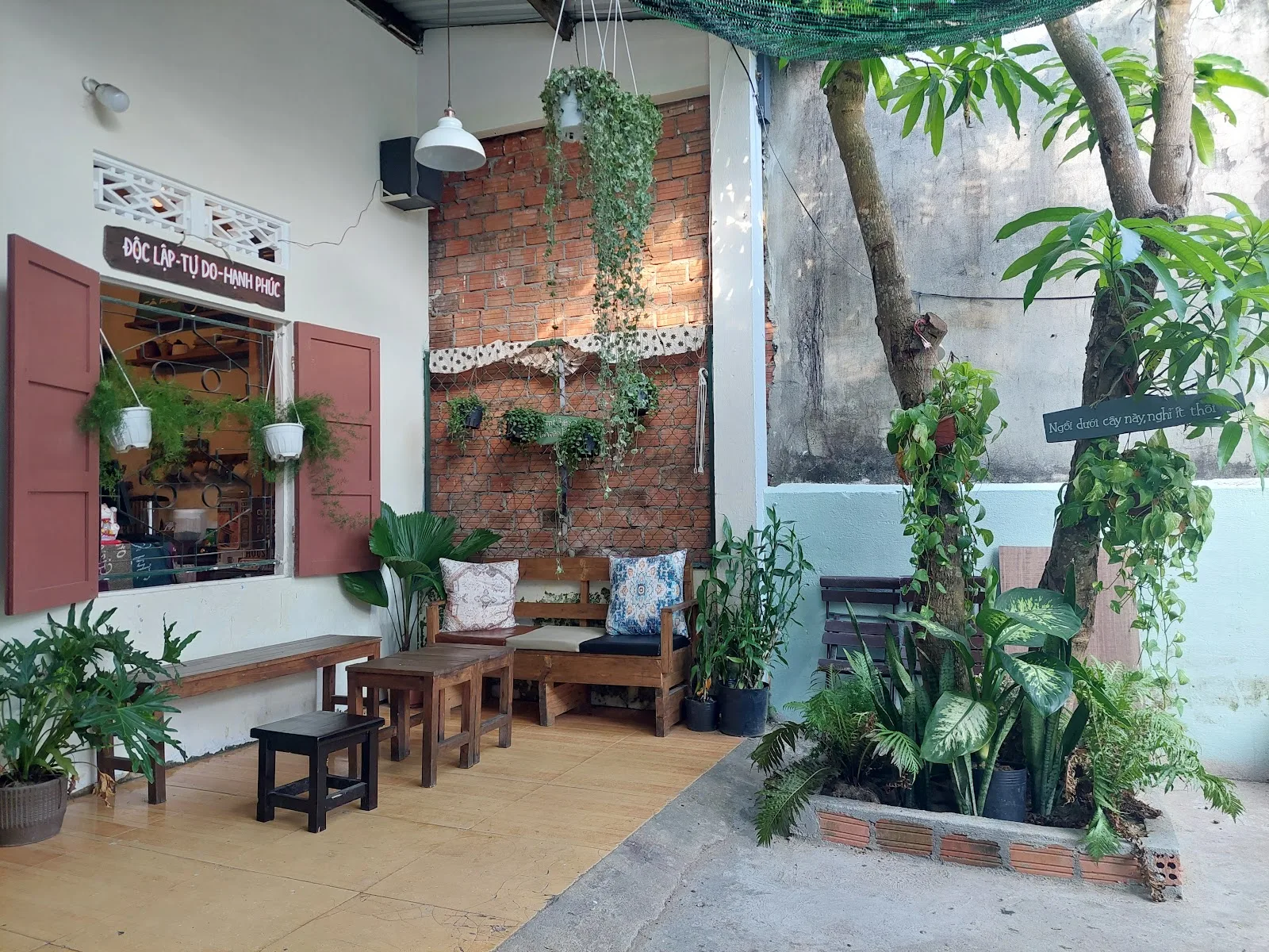 Hẻm Hiu Cà Phê – Quán Cà Phê Yên Tĩnh Giá Bình Dân