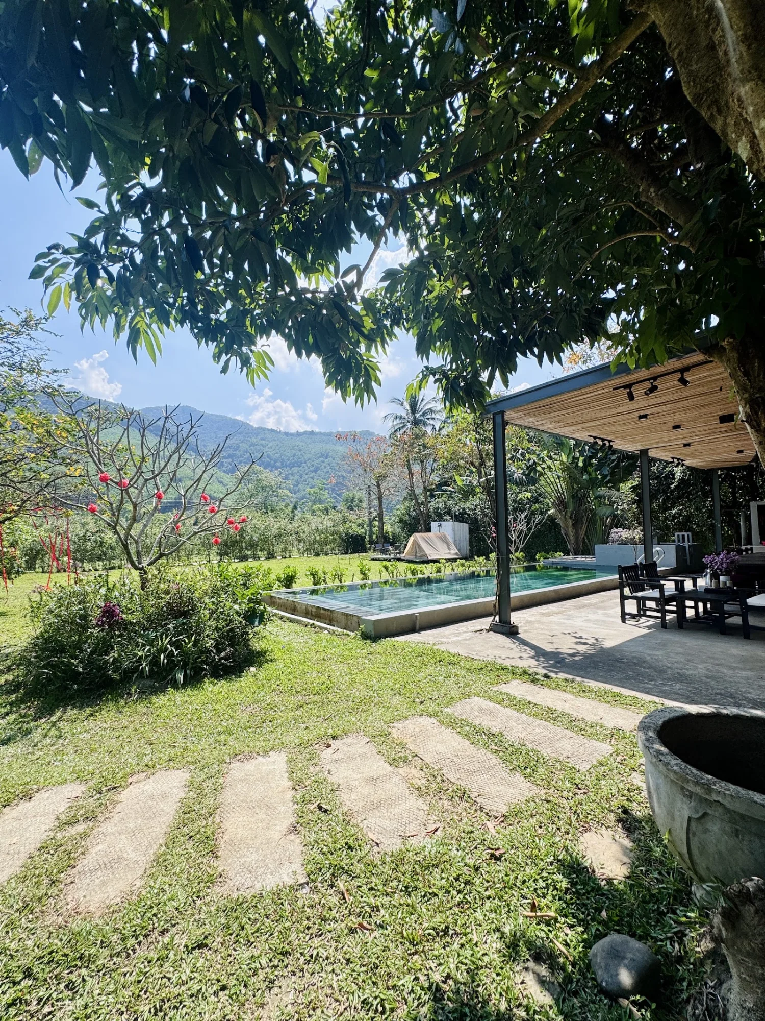 Cu De House: Villa Ven Sông Nghỉ Dưỡng Yên Bình
