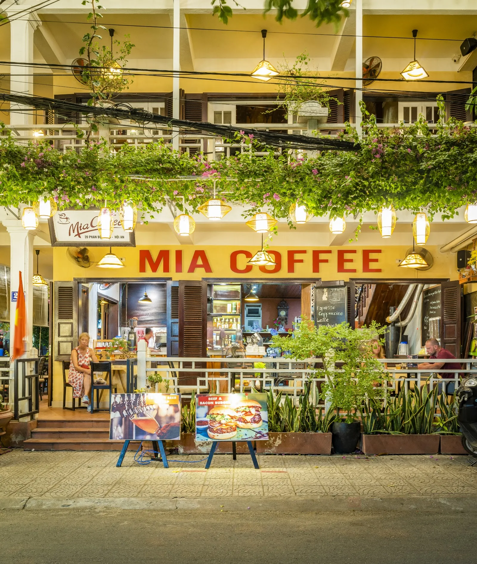 Mia Coffee Hội An – จุดกาแฟสีเขียวสุดชิลล์ ใกล้เมืองเก่า