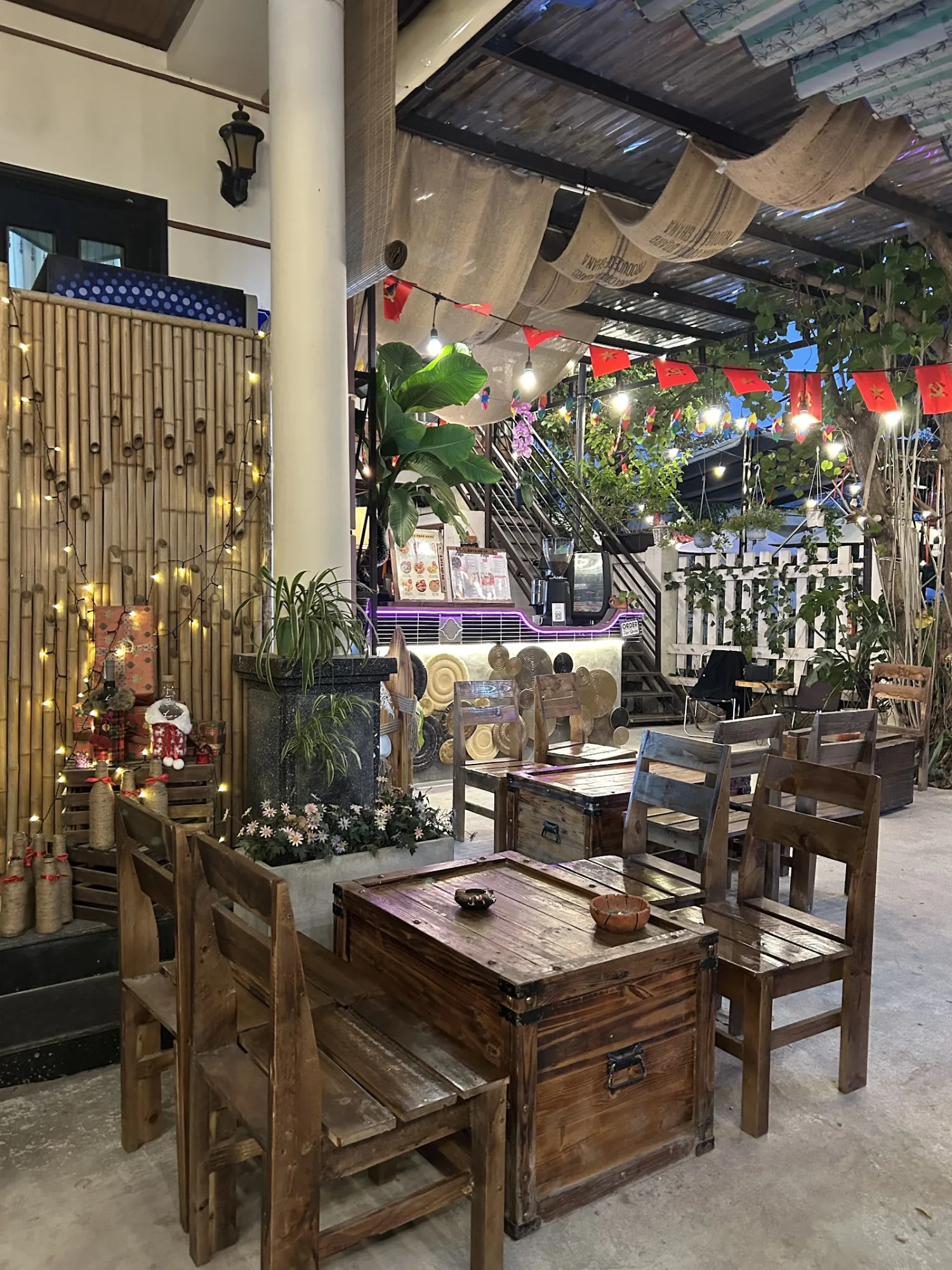 À MYA Hoi An Coffee & Milk Tea – Bật Mí Tọa Độ Cà Phê Sân Vườn Rộng Thoáng